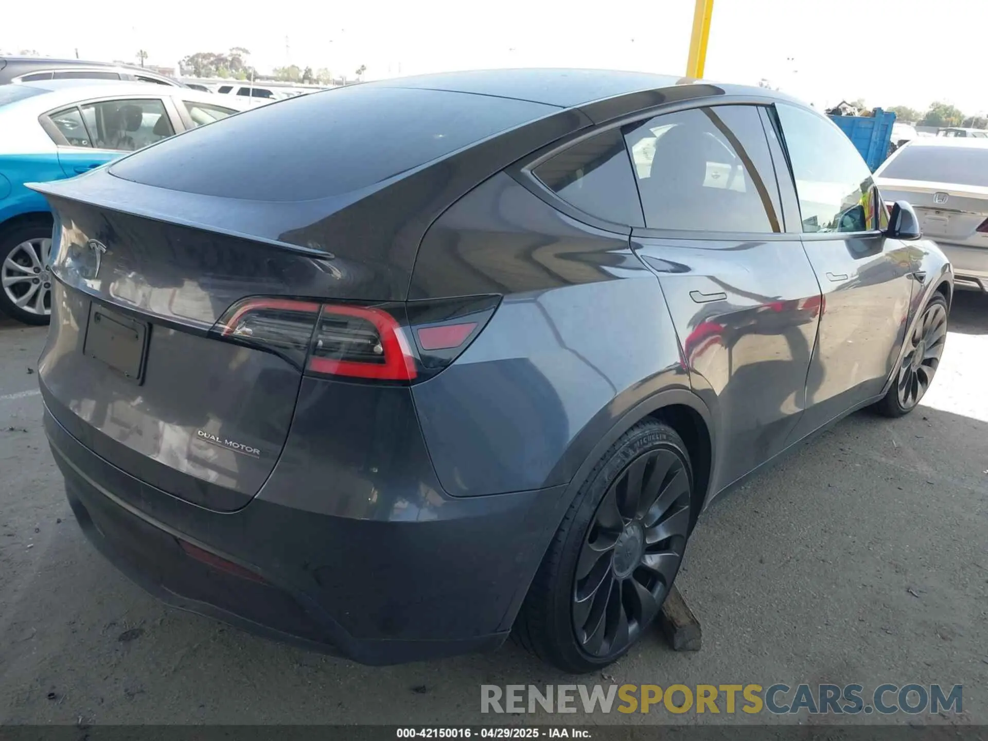 4 Фотография поврежденного автомобиля 5YJYGDEFXLF058707 TESLA MODEL Y 2020