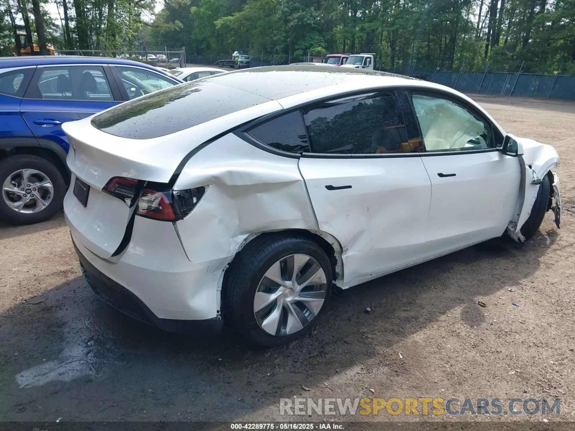 4 Фотография поврежденного автомобиля 5YJYGAED8MF173496 TESLA MODEL Y 2021