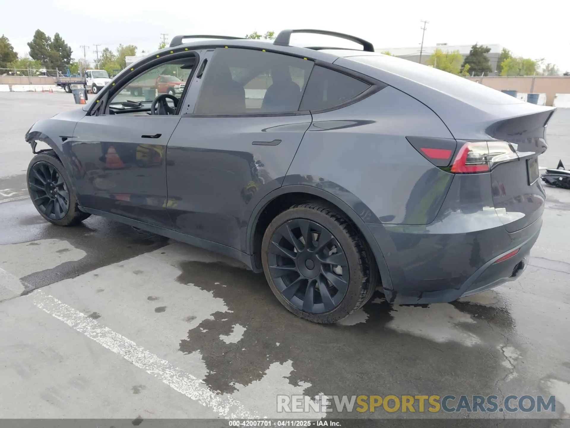 3 Photograph of a damaged car 5YJYGAEE0MF223140 TESLA MODEL Y 2021