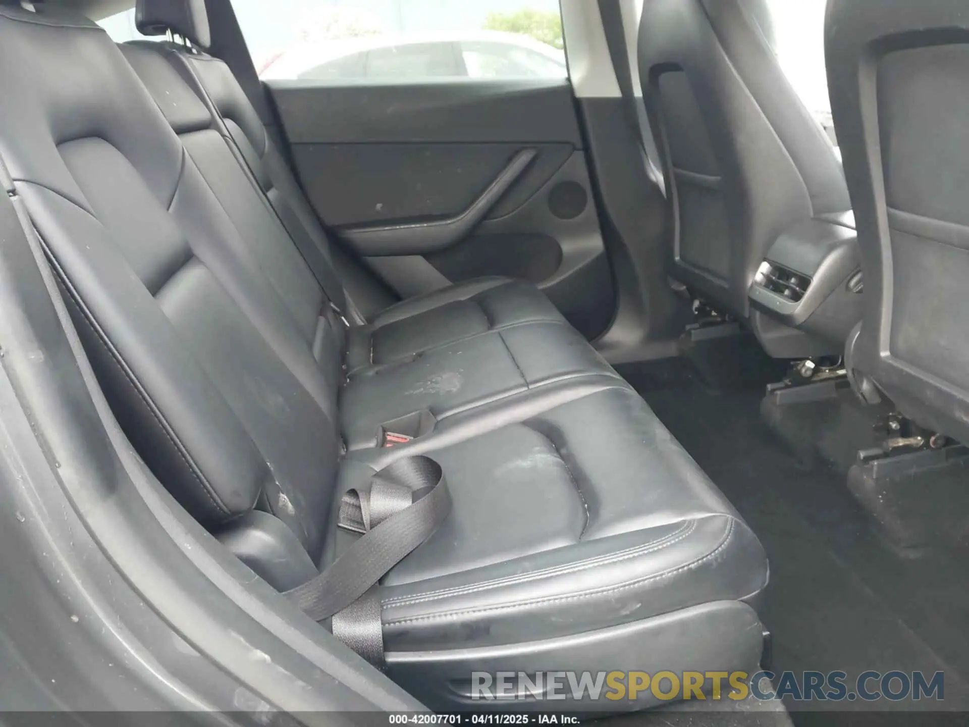 8 Photograph of a damaged car 5YJYGAEE0MF223140 TESLA MODEL Y 2021