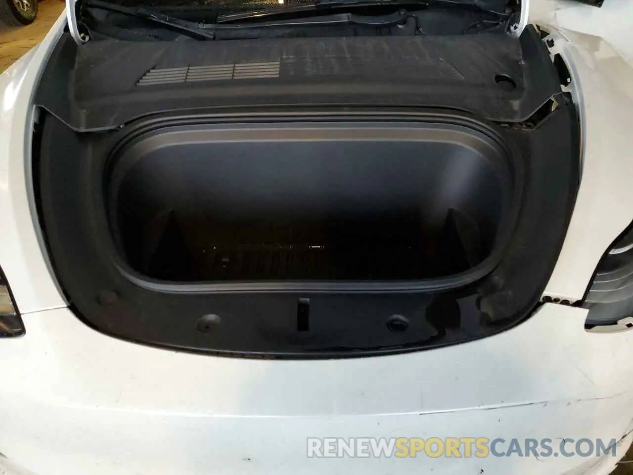 11 Photograph of a damaged car 5YJYGAEE0MF223185 TESLA MODEL Y 2021