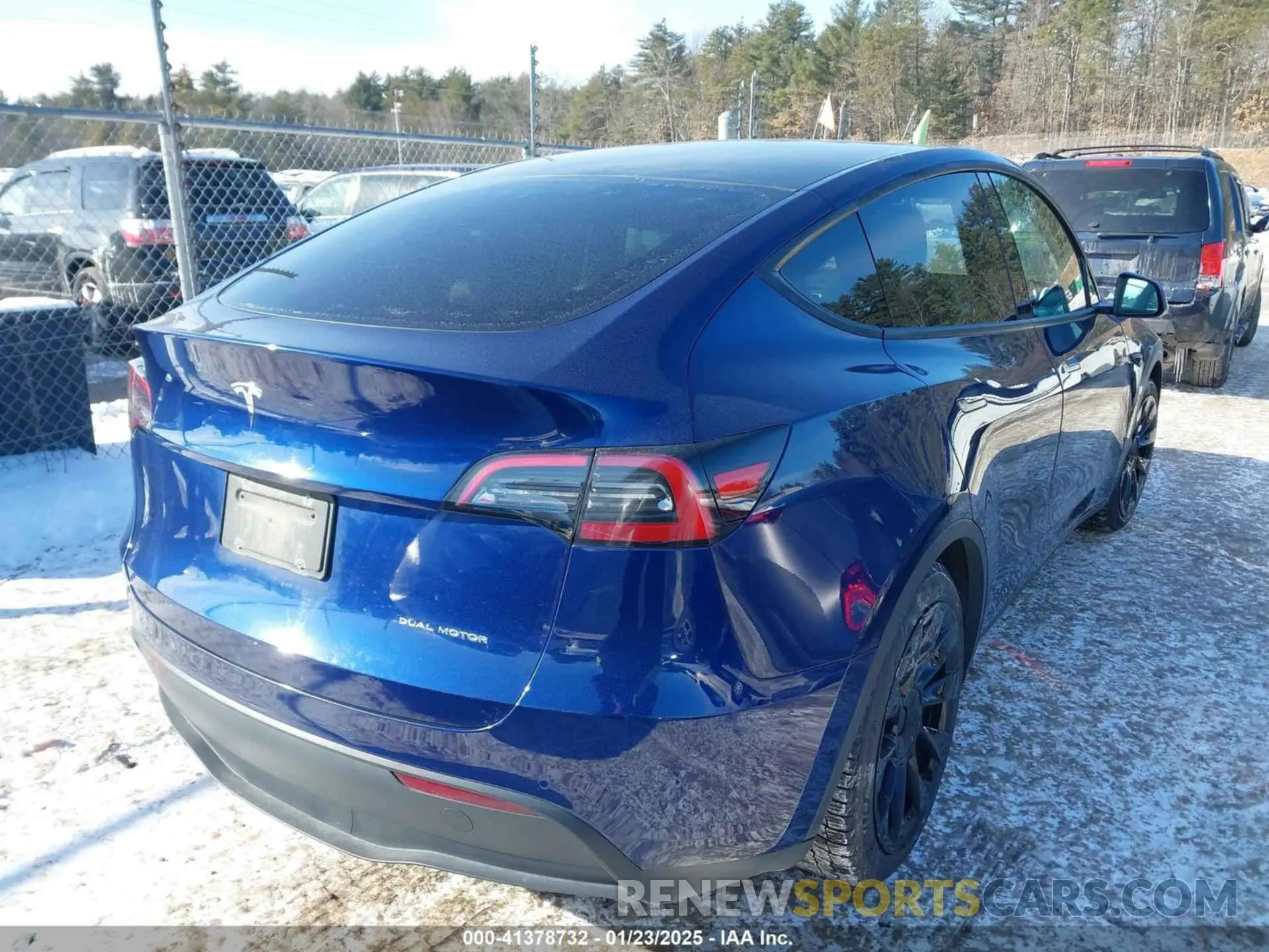 4 Photograph of a damaged car 5YJYGAEE1MF144432 TESLA MODEL Y 2021