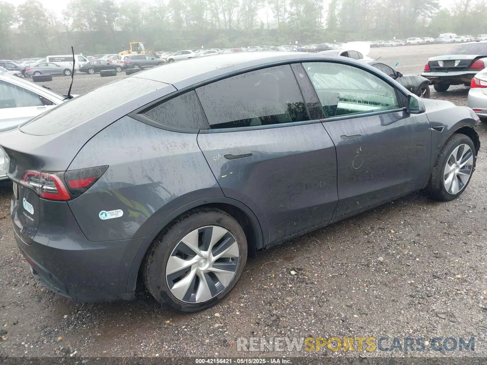 4 Photograph of a damaged car 5YJYGAEE1MF145161 TESLA MODEL Y 2021
