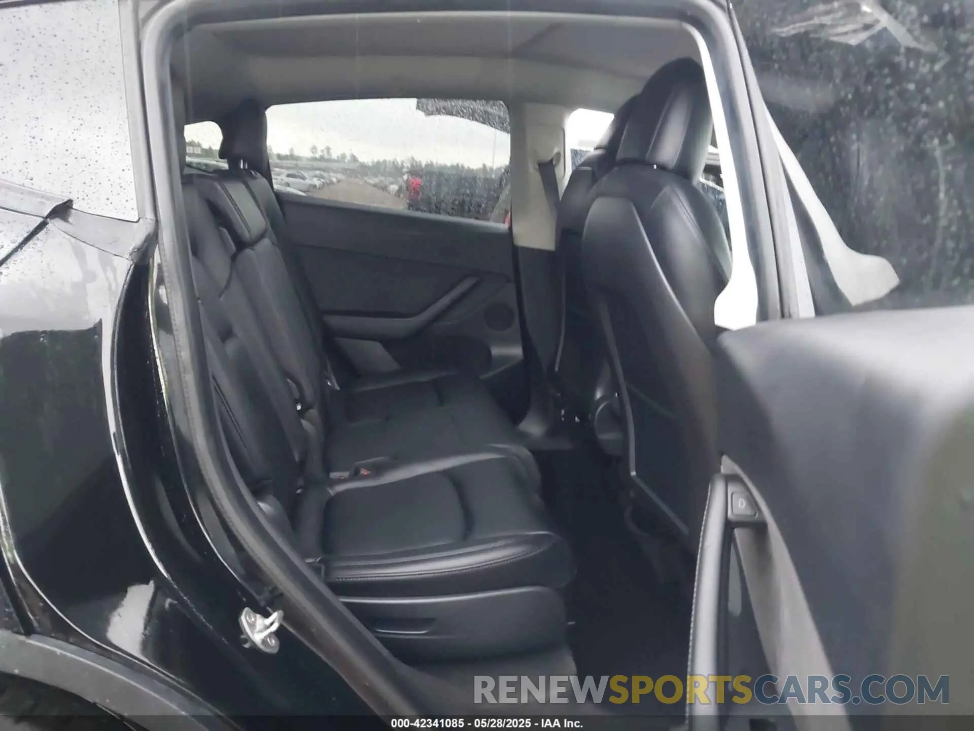 8 Photograph of a damaged car 5YJYGAEE1MF149792 TESLA MODEL Y 2021