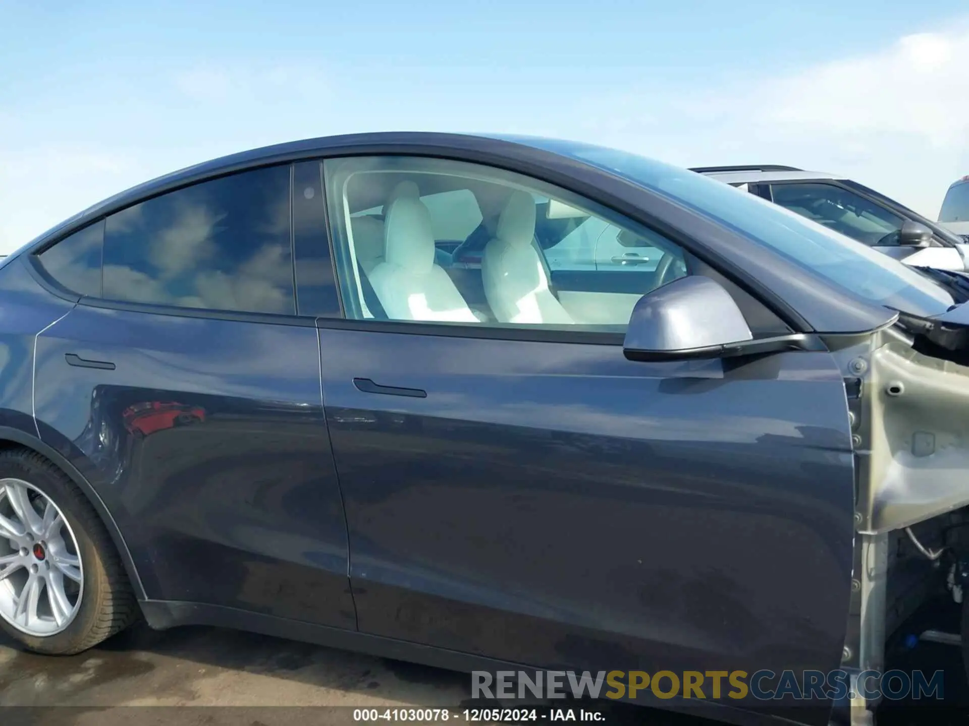 14 Photograph of a damaged car 5YJYGAEE1MF157441 TESLA MODEL Y 2021