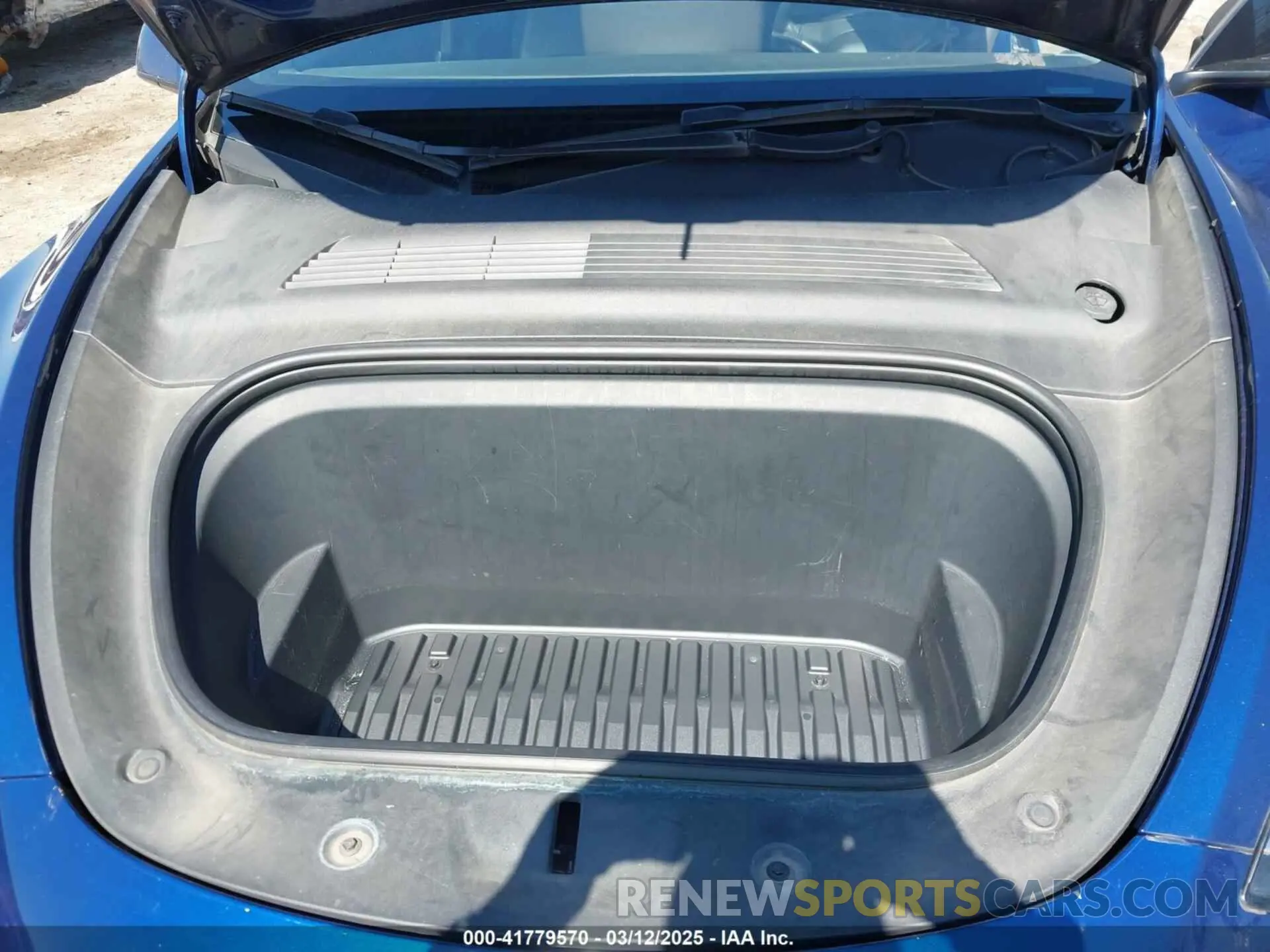 10 Photograph of a damaged car 5YJYGAEE1MF207948 TESLA MODEL Y 2021