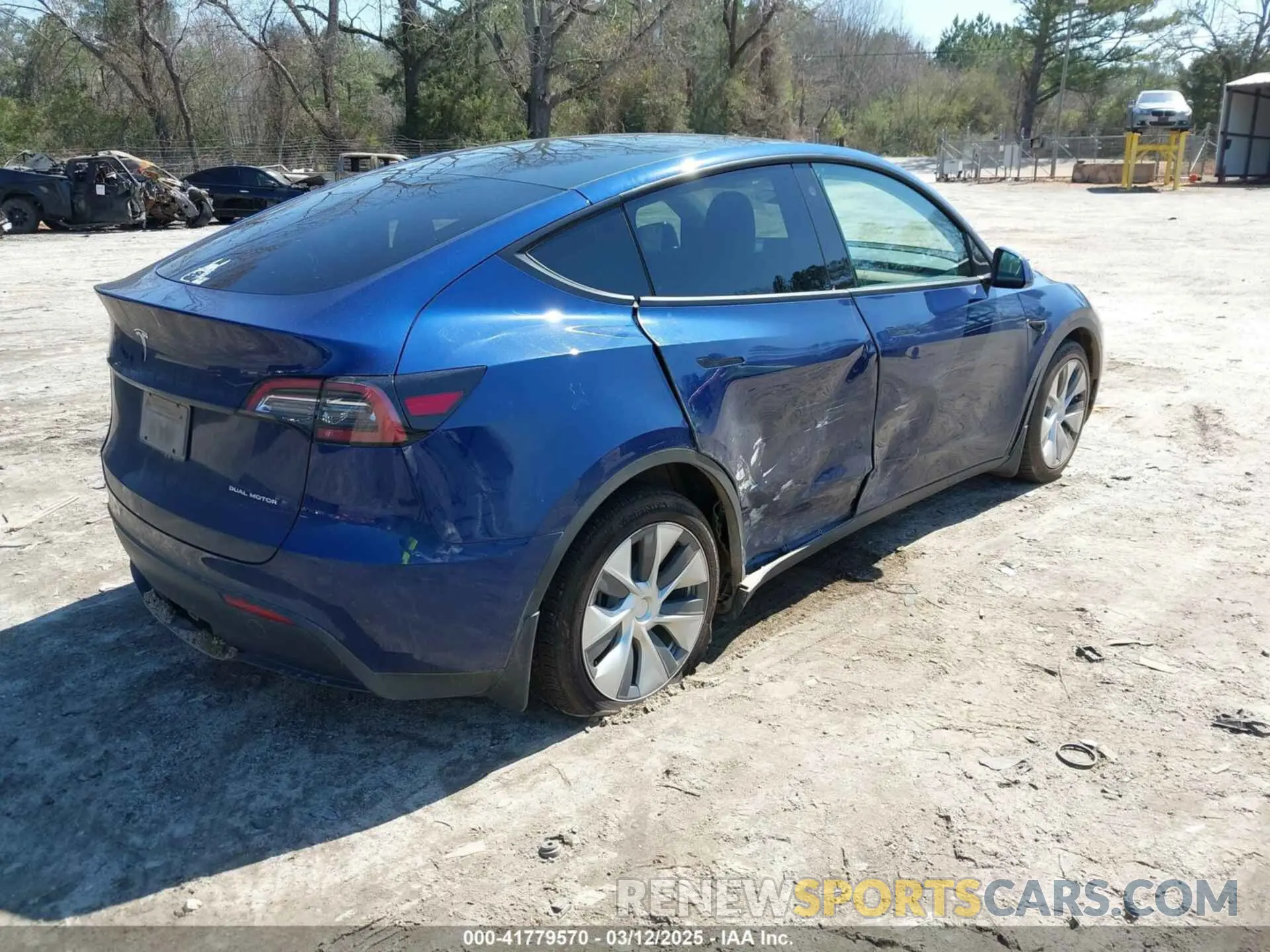 4 Photograph of a damaged car 5YJYGAEE1MF207948 TESLA MODEL Y 2021