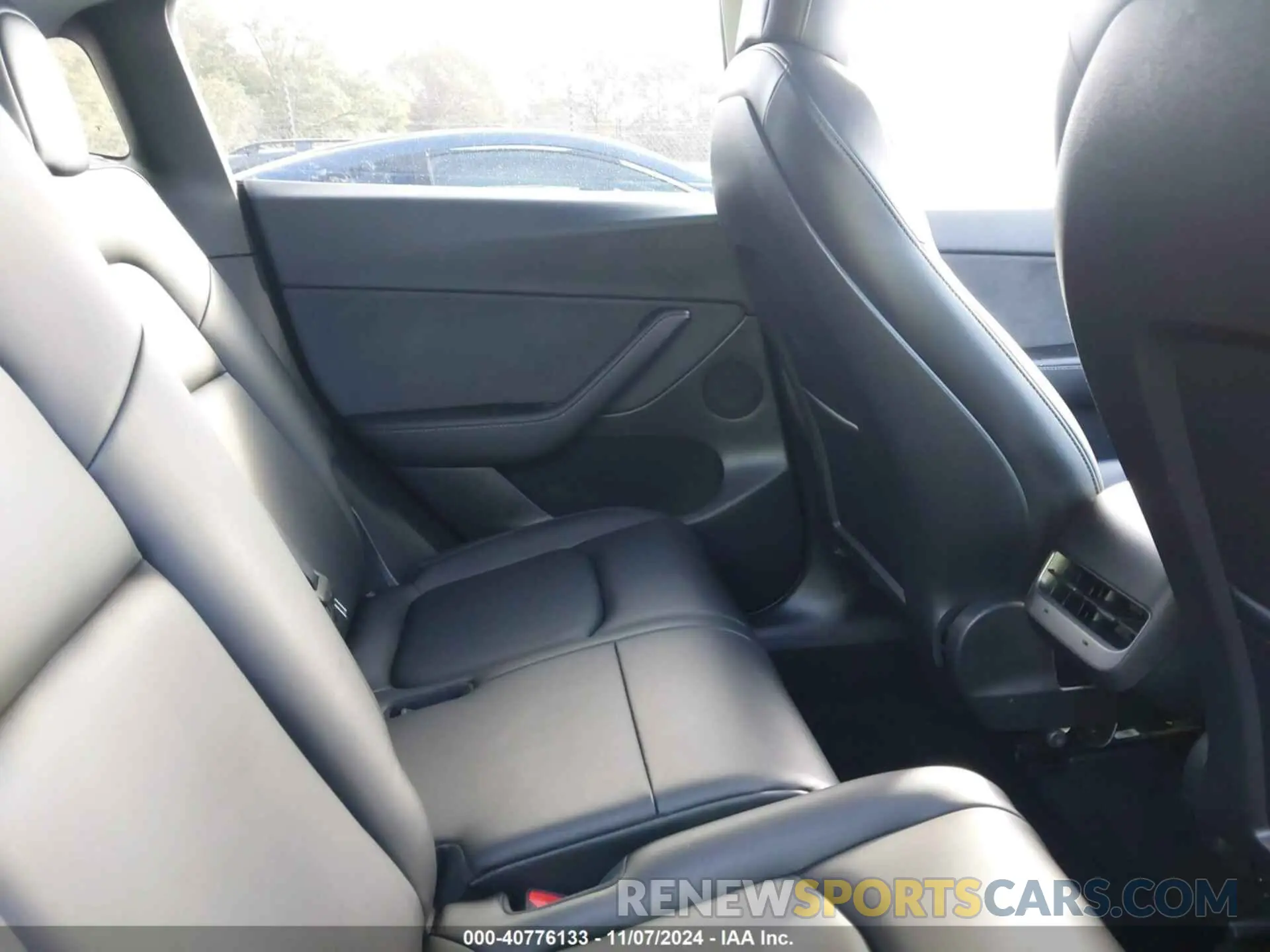 8 Photograph of a damaged car 5YJYGAEE2MF273201 TESLA MODEL Y 2021