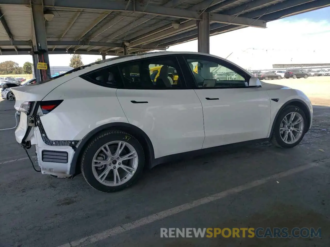 3 Photograph of a damaged car 5YJYGAEE2MF305757 TESLA MODEL Y 2021