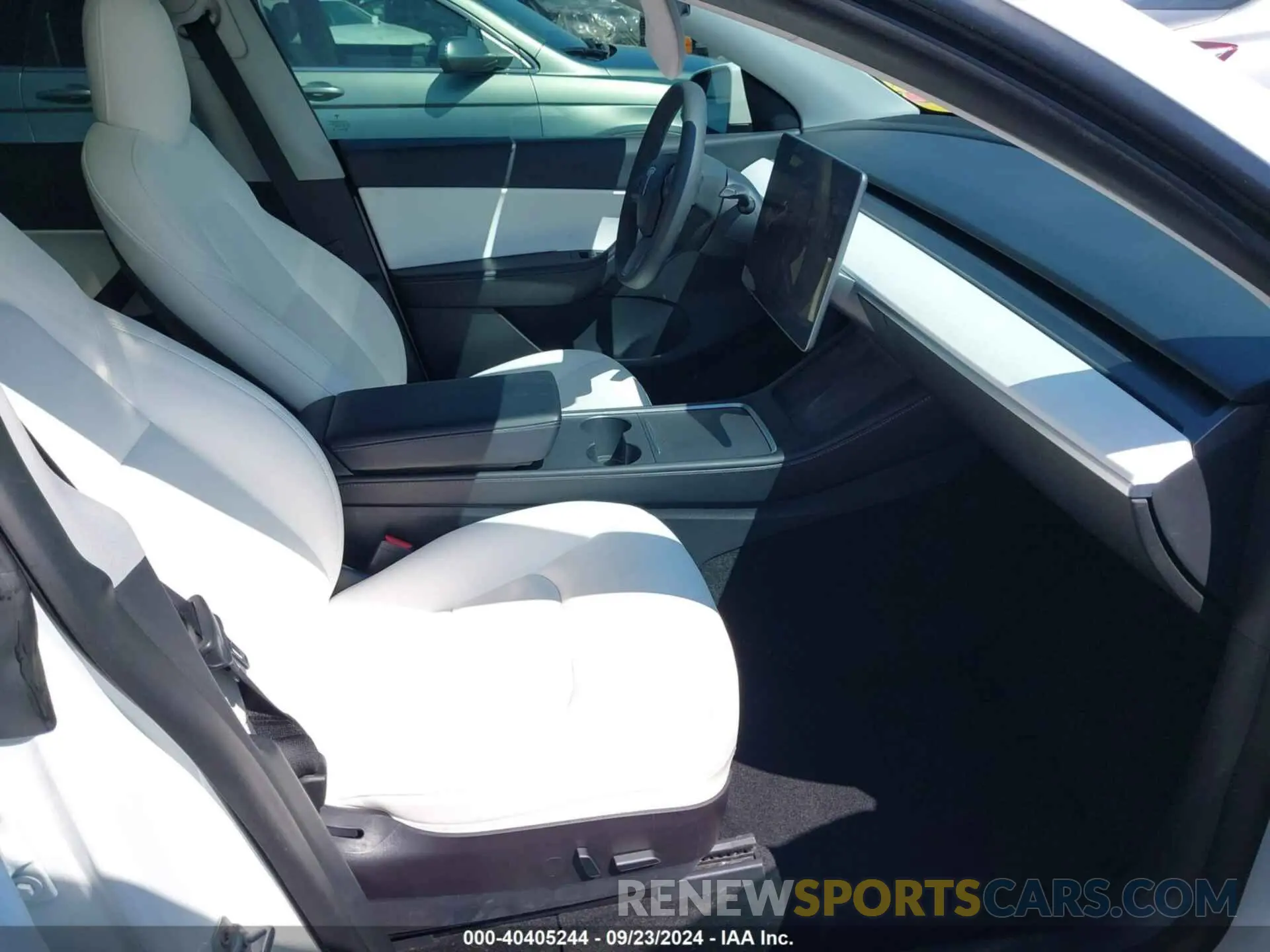 5 Photograph of a damaged car 5YJYGAEE4MF215705 TESLA MODEL Y 2021