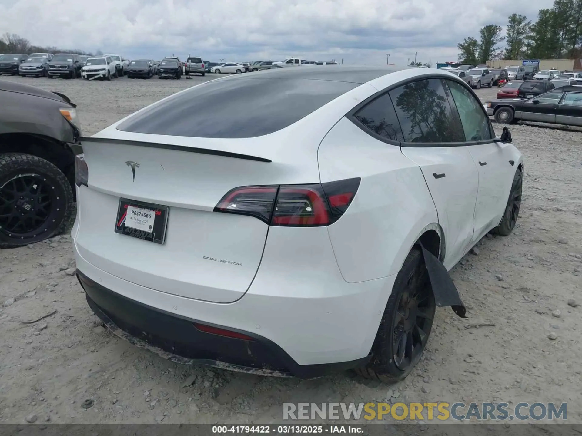 4 Photograph of a damaged car 5YJYGAEE4MF225134 TESLA MODEL Y 2021