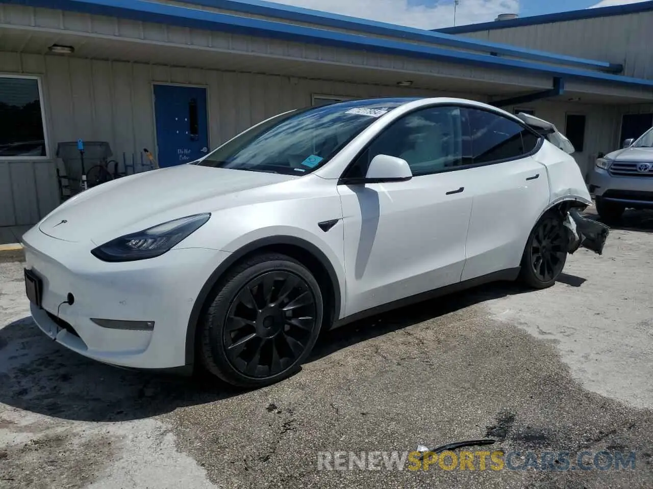 1 Photograph of a damaged car 5YJYGAEE4MF266931 TESLA MODEL Y 2021