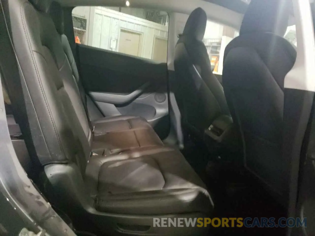 10 Photograph of a damaged car 5YJYGAEE4MF286600 TESLA MODEL Y 2021