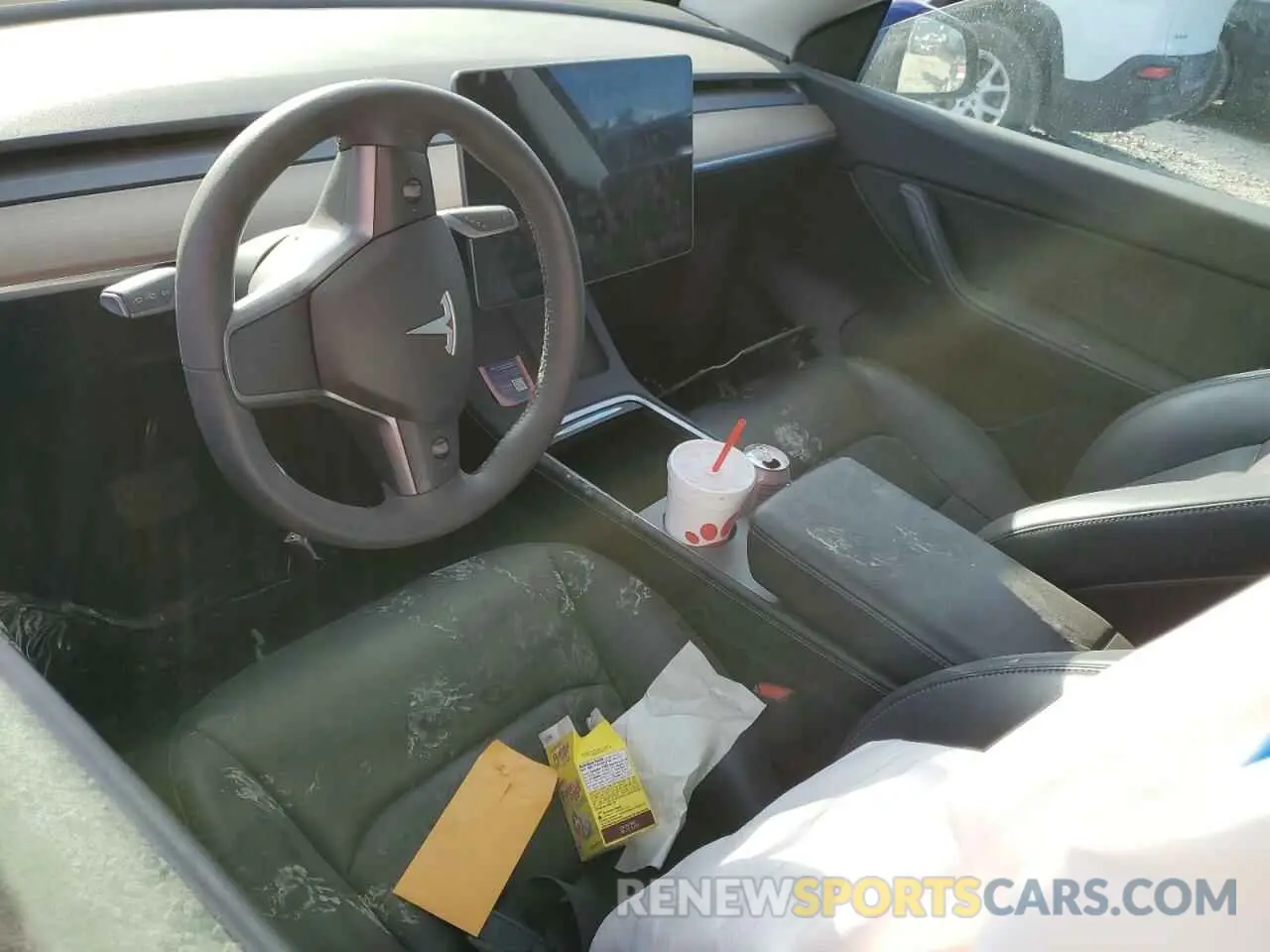 8 Photograph of a damaged car 5YJYGAEE4MF303864 TESLA MODEL Y 2021