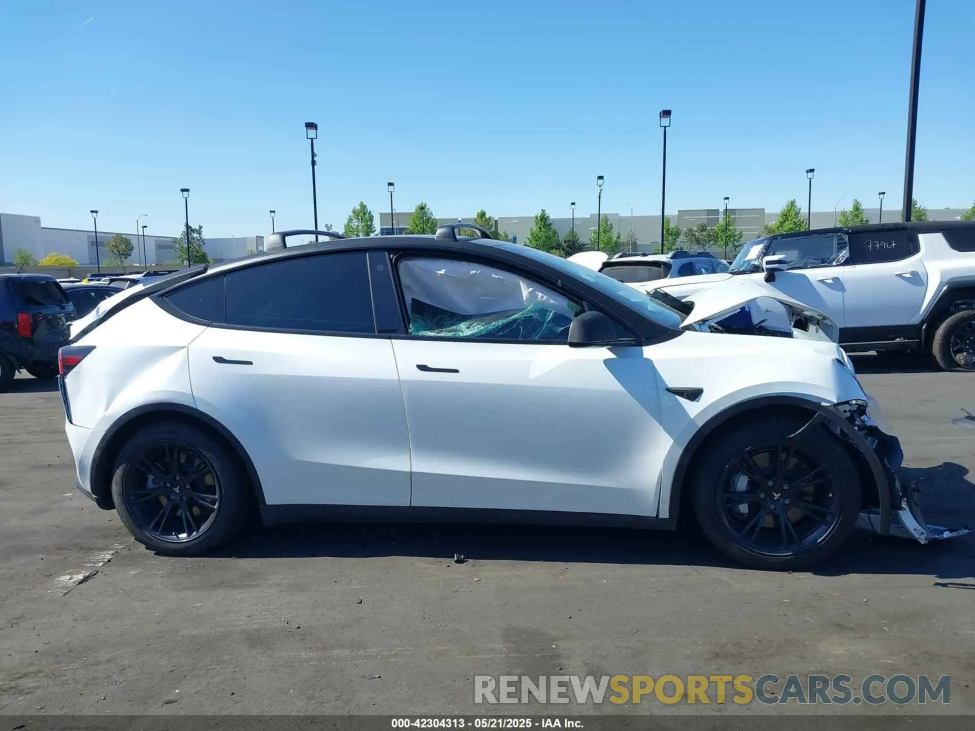 14 Photograph of a damaged car 5YJYGAEE5MF189275 TESLA MODEL Y 2021