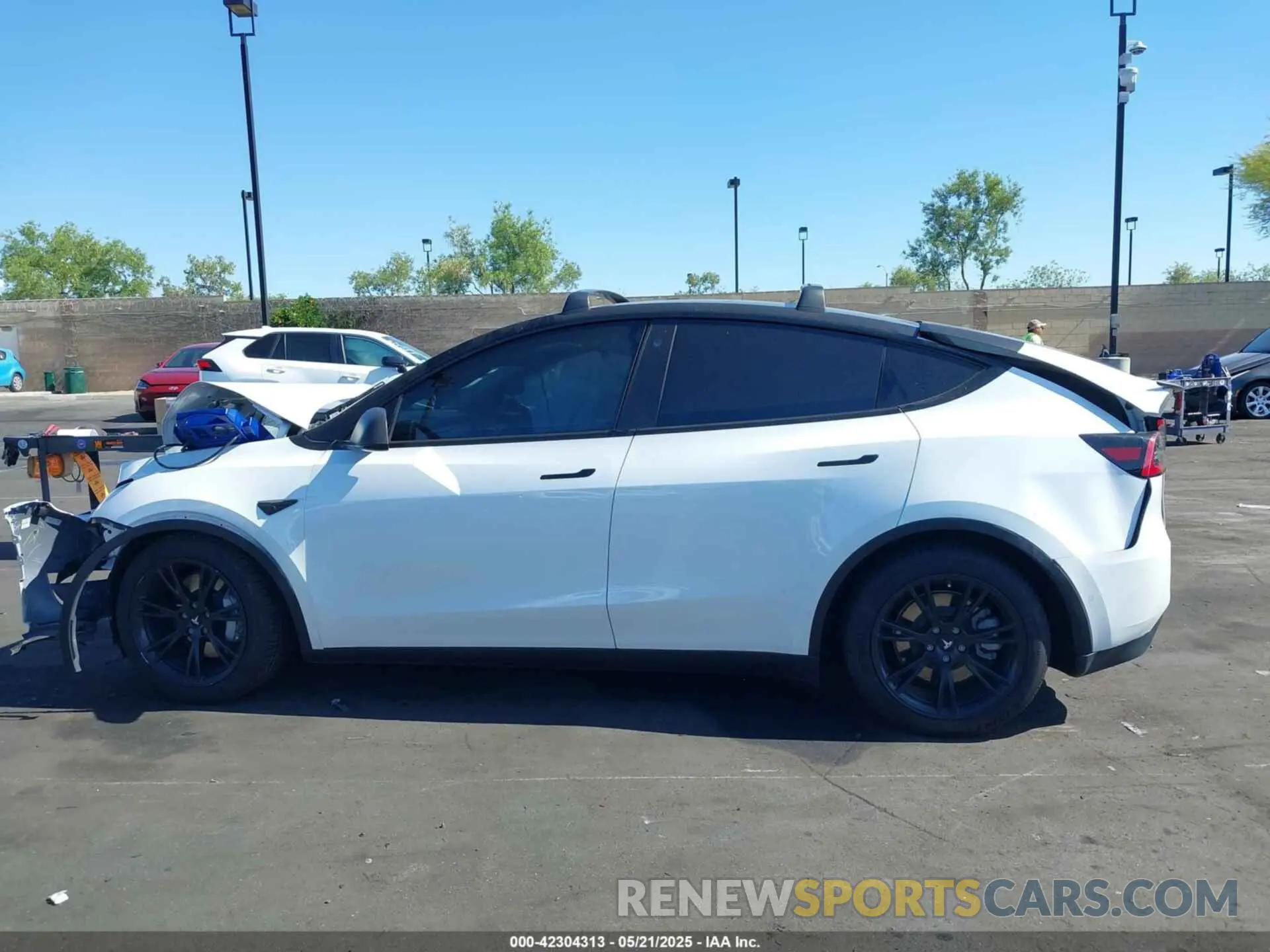 15 Photograph of a damaged car 5YJYGAEE5MF189275 TESLA MODEL Y 2021