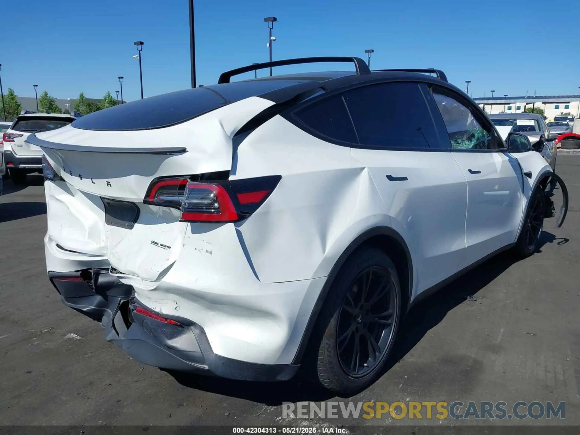 4 Photograph of a damaged car 5YJYGAEE5MF189275 TESLA MODEL Y 2021