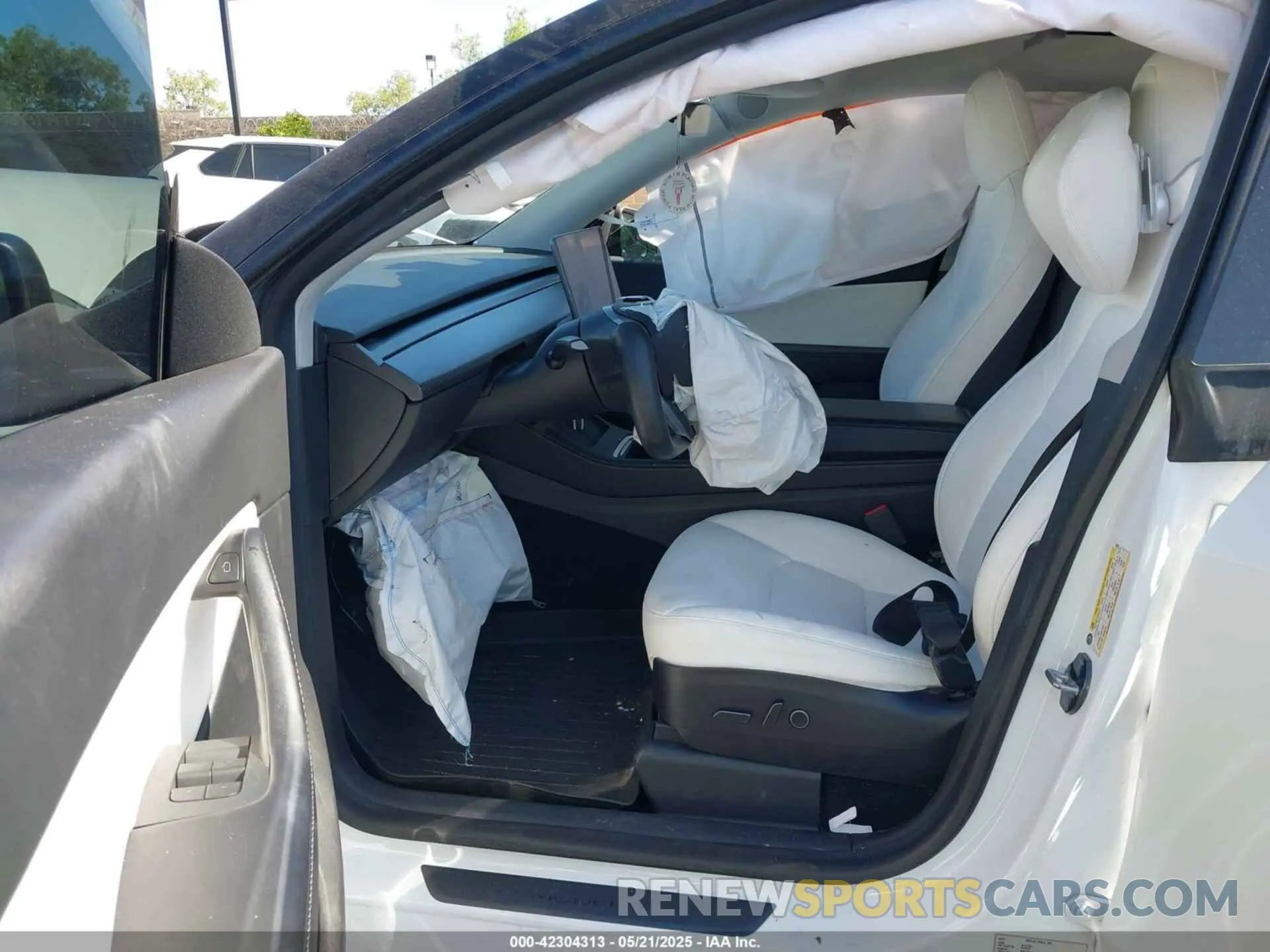 5 Photograph of a damaged car 5YJYGAEE5MF189275 TESLA MODEL Y 2021