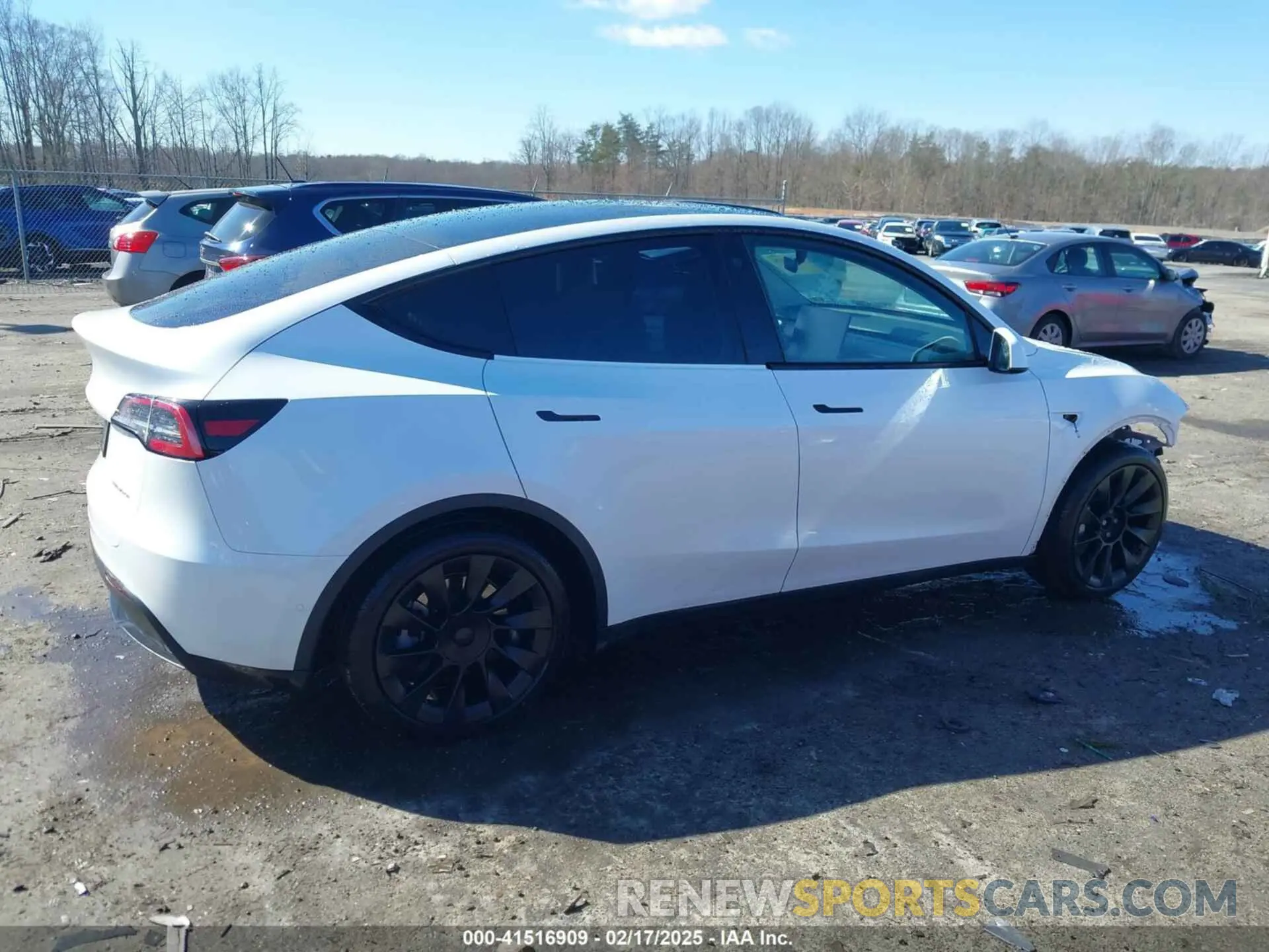 14 Photograph of a damaged car 5YJYGAEE6MF196610 TESLA MODEL Y 2021
