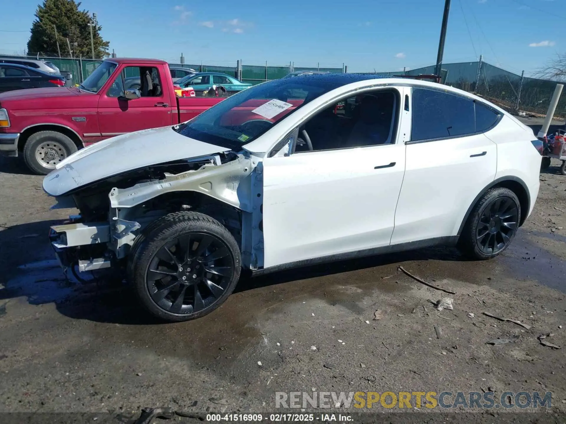15 Photograph of a damaged car 5YJYGAEE6MF196610 TESLA MODEL Y 2021