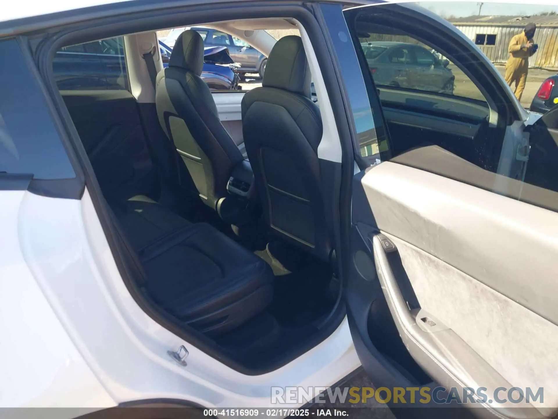 8 Photograph of a damaged car 5YJYGAEE6MF196610 TESLA MODEL Y 2021