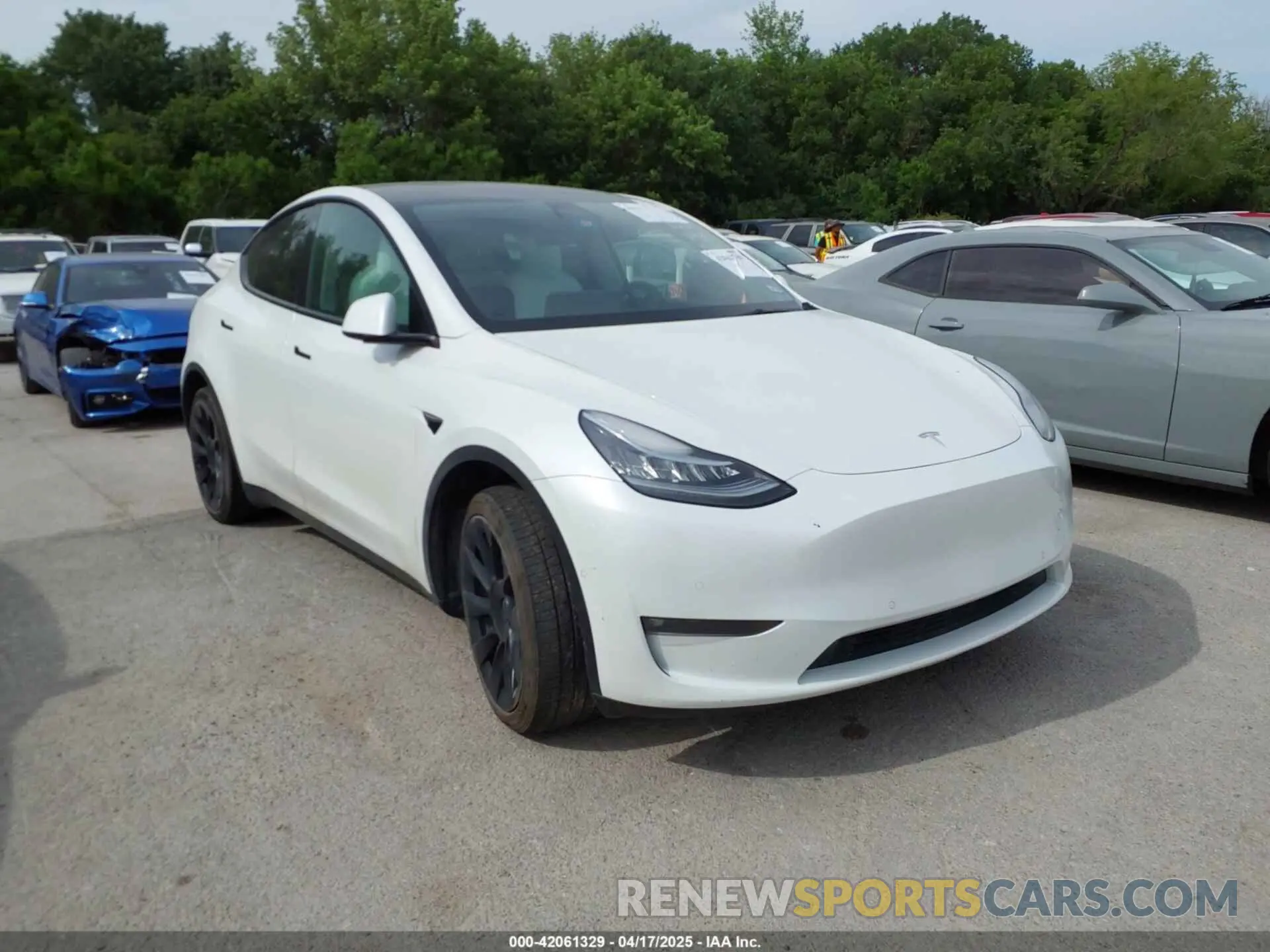 1 Фотография поврежденного автомобиля 5YJYGAEE6MF212241 TESLA MODEL Y 2021