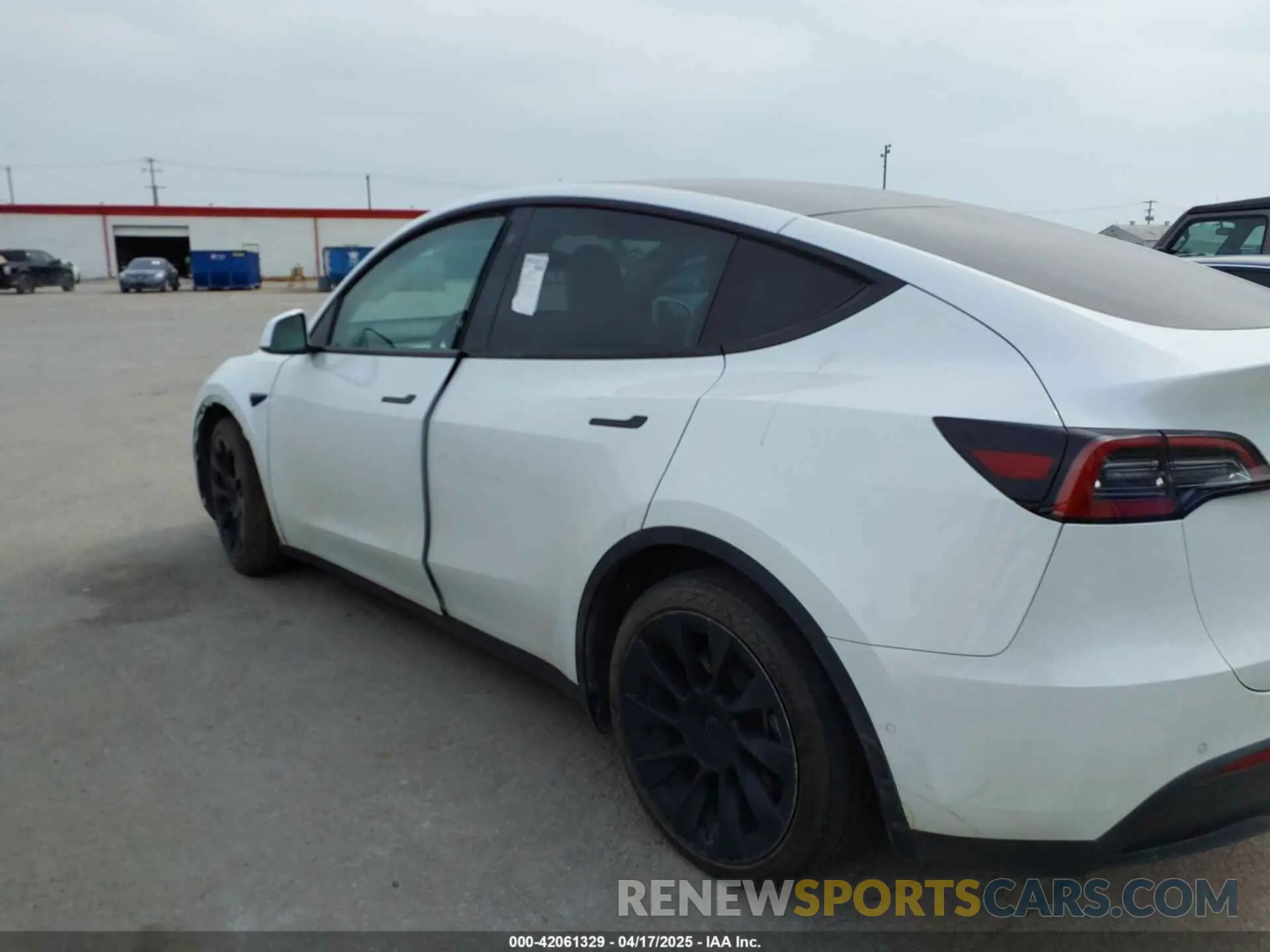 13 Фотография поврежденного автомобиля 5YJYGAEE6MF212241 TESLA MODEL Y 2021