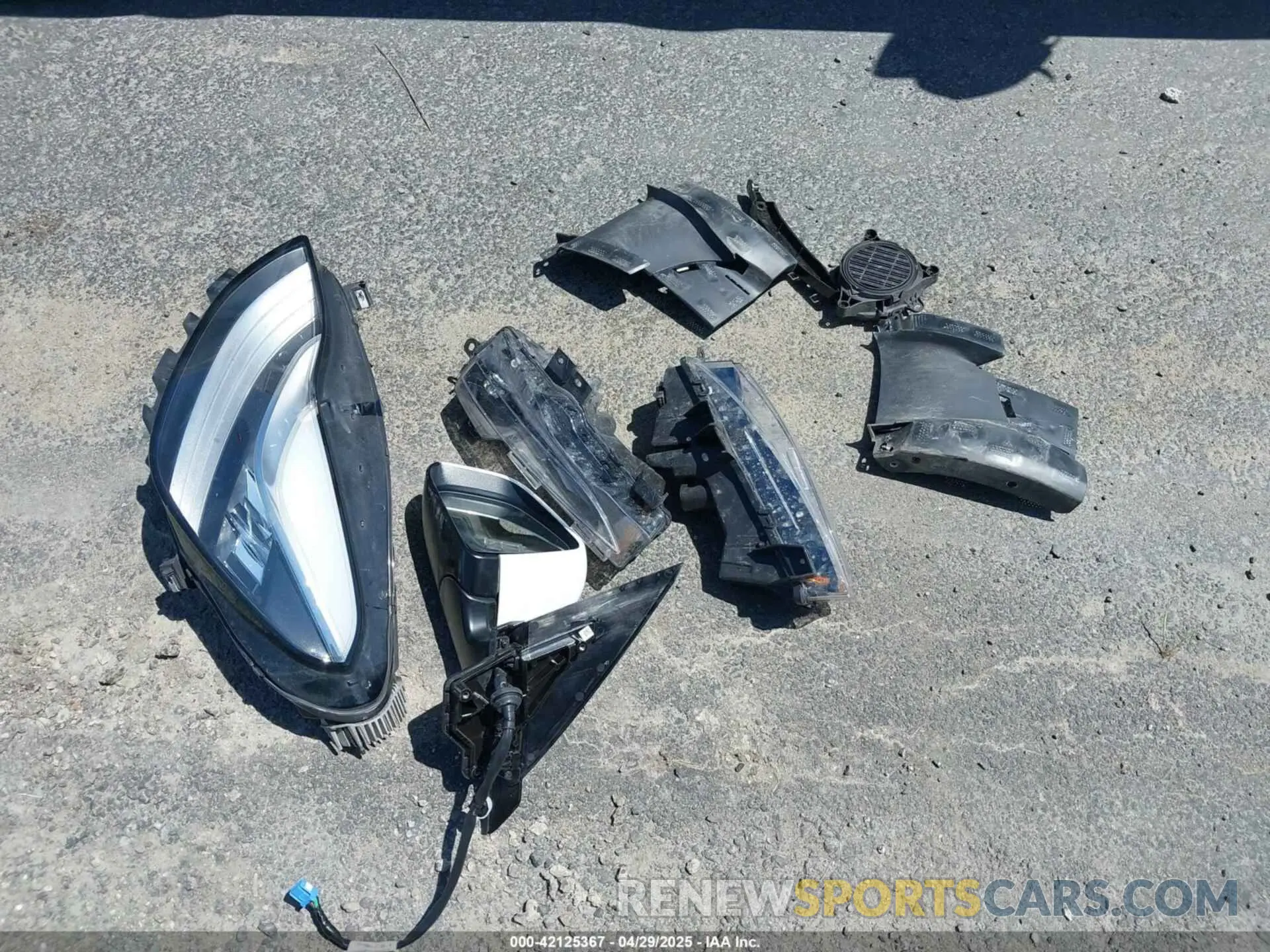 12 Photograph of a damaged car 5YJYGAEE6MF281799 TESLA MODEL Y 2021