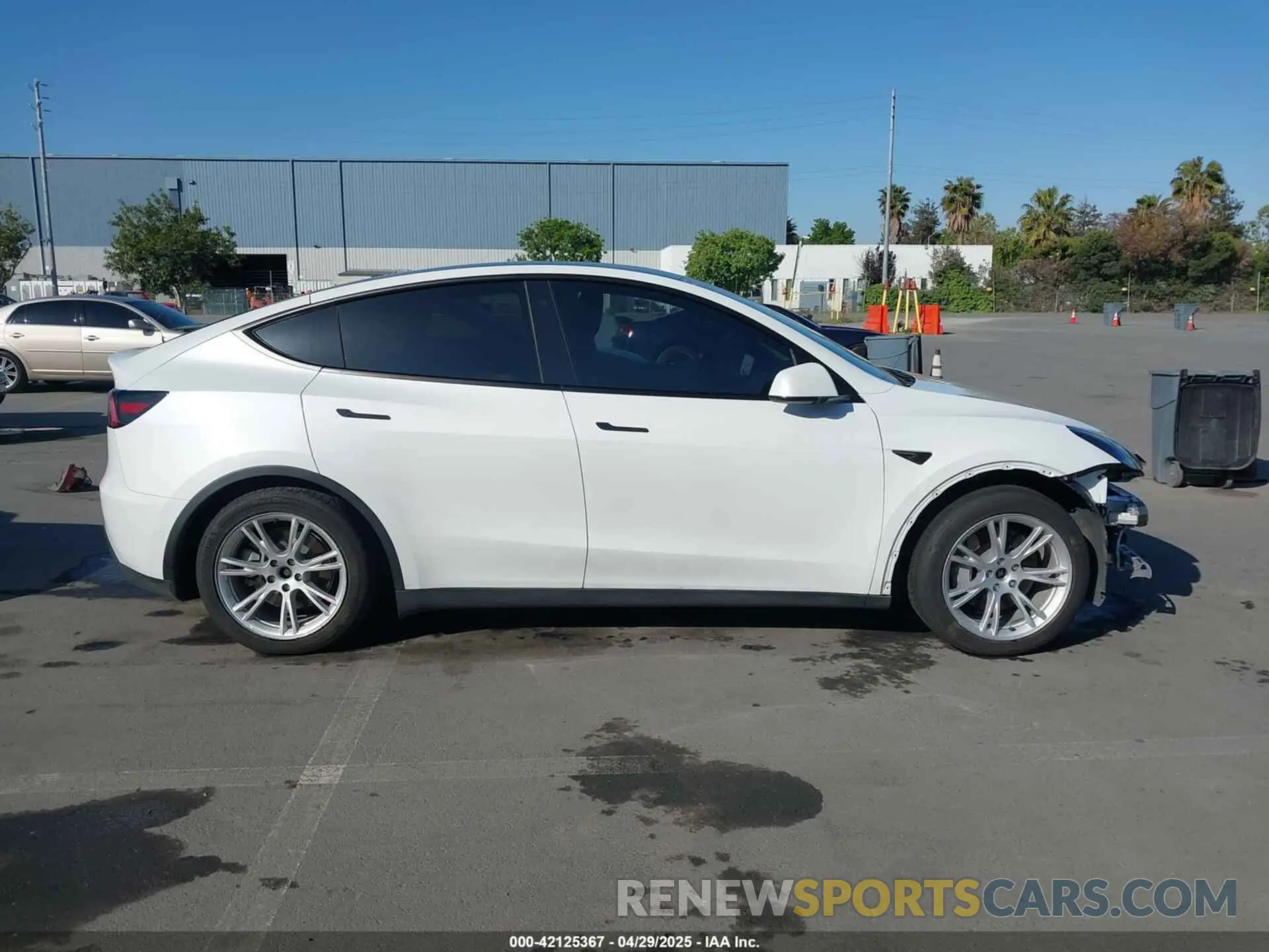 14 Photograph of a damaged car 5YJYGAEE6MF281799 TESLA MODEL Y 2021