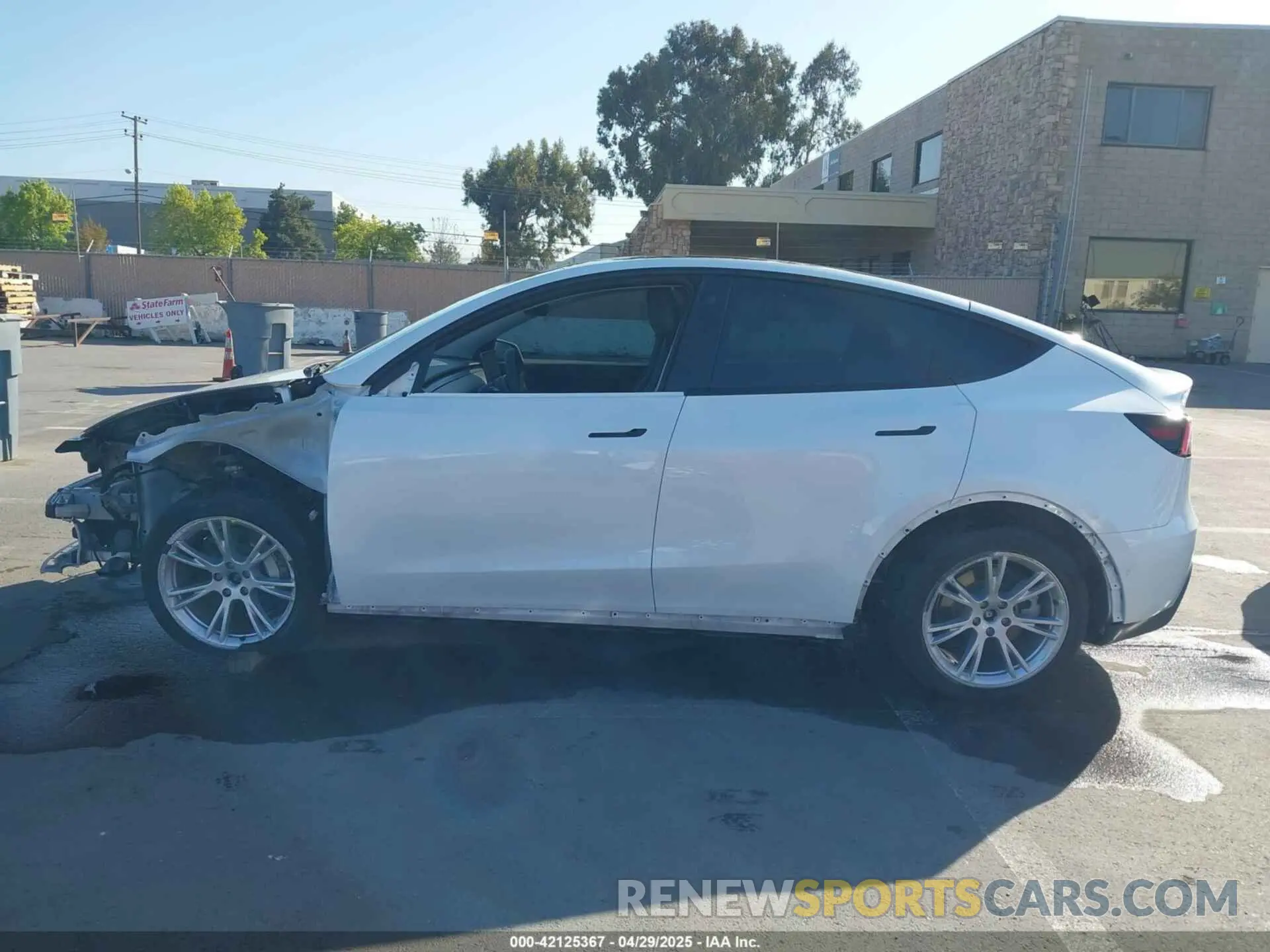 15 Photograph of a damaged car 5YJYGAEE6MF281799 TESLA MODEL Y 2021
