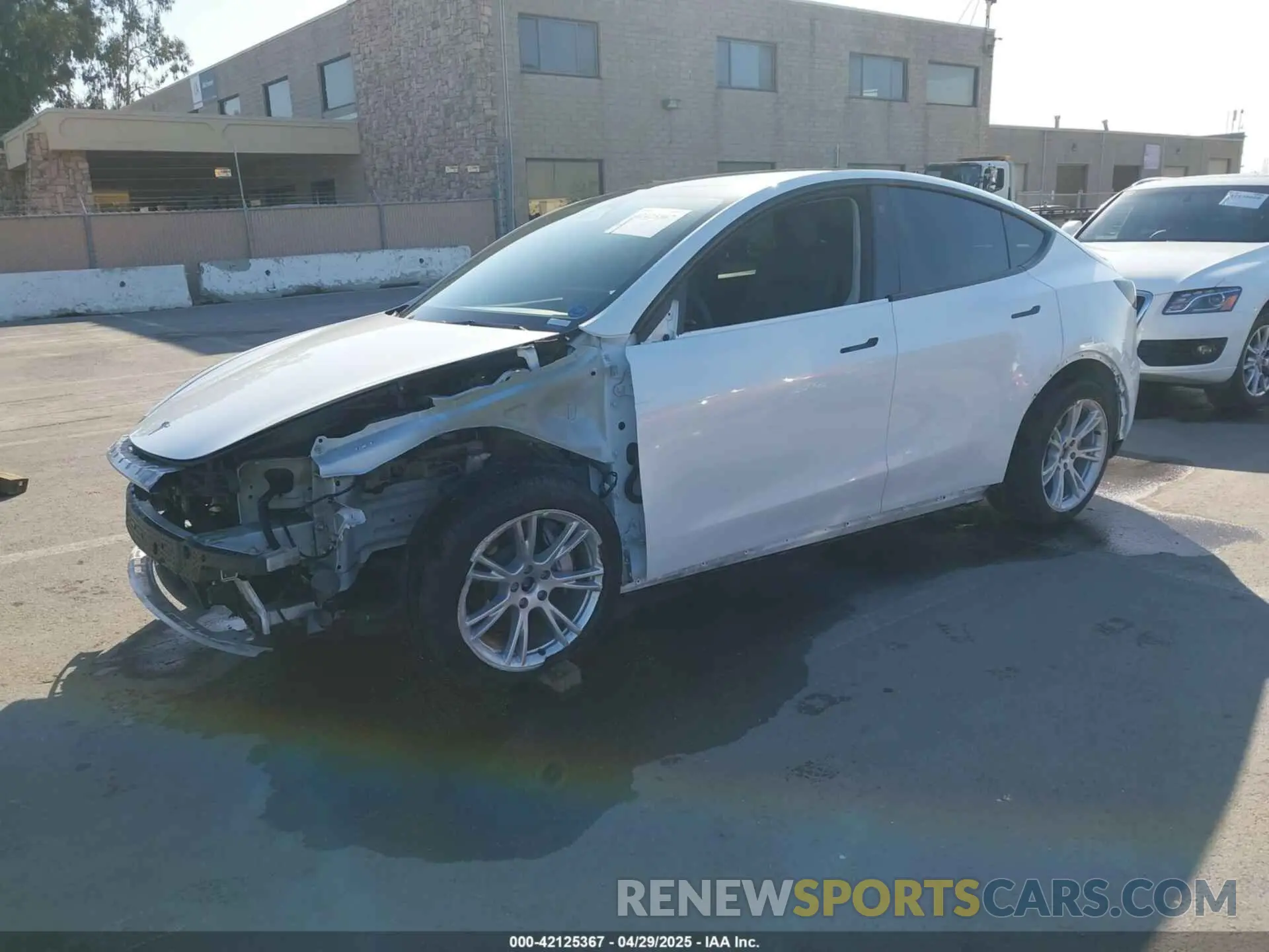 2 Photograph of a damaged car 5YJYGAEE6MF281799 TESLA MODEL Y 2021