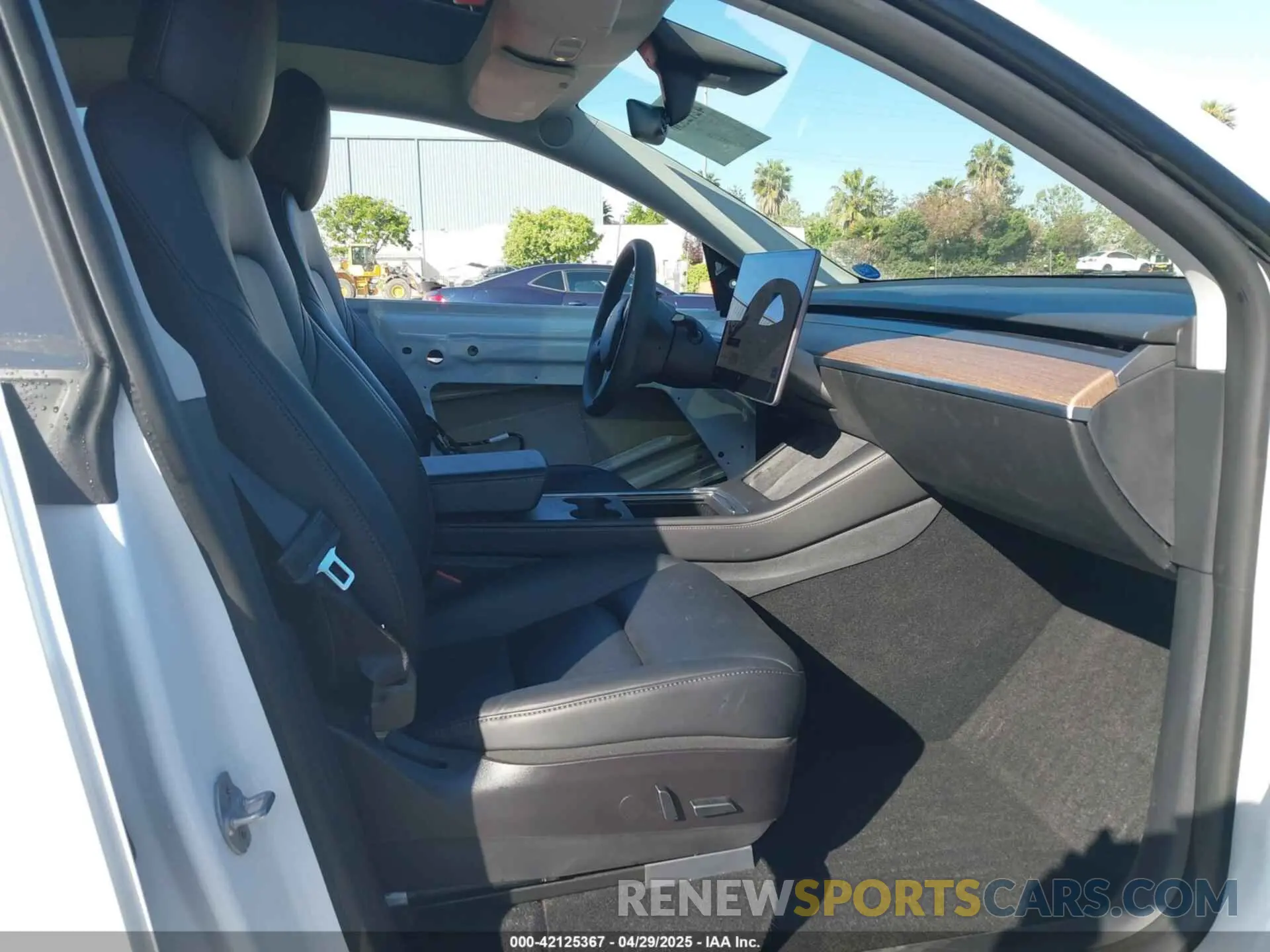 5 Photograph of a damaged car 5YJYGAEE6MF281799 TESLA MODEL Y 2021
