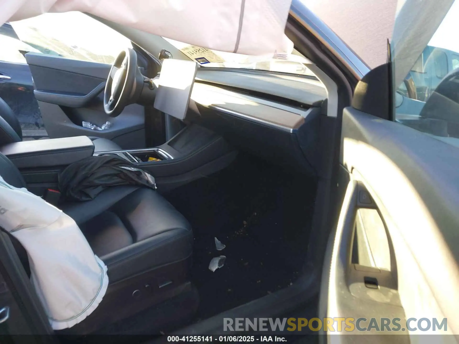 5 Photograph of a damaged car 5YJYGAEE7MF186586 TESLA MODEL Y 2021