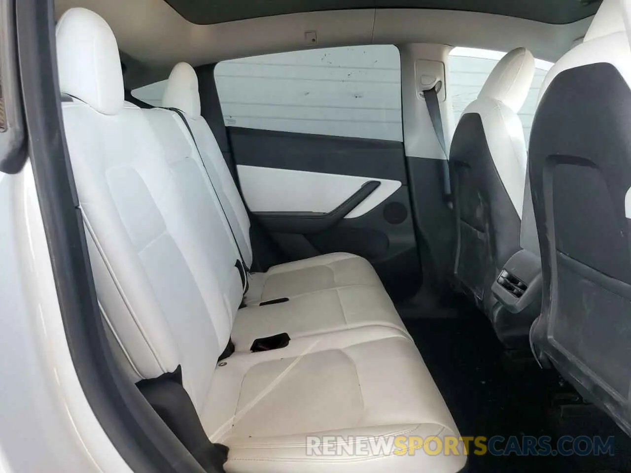 11 Photograph of a damaged car 5YJYGAEE8MF151507 TESLA MODEL Y 2021