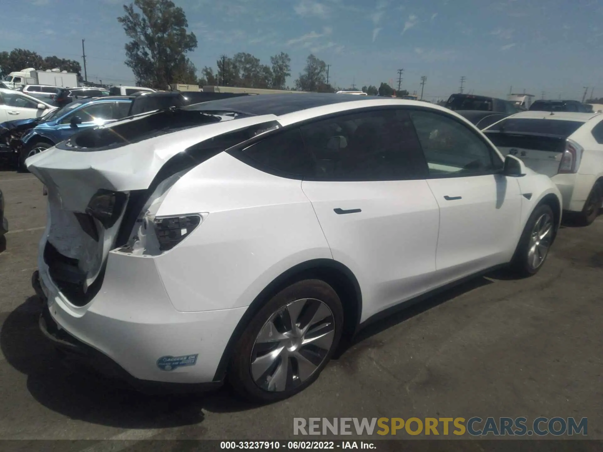 4 Photograph of a damaged car 5YJYGAEE8MF153905 TESLA MODEL Y 2021