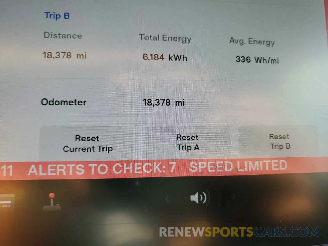 8 Photograph of a damaged car 5YJYGAEE8MF180411 TESLA MODEL Y 2021