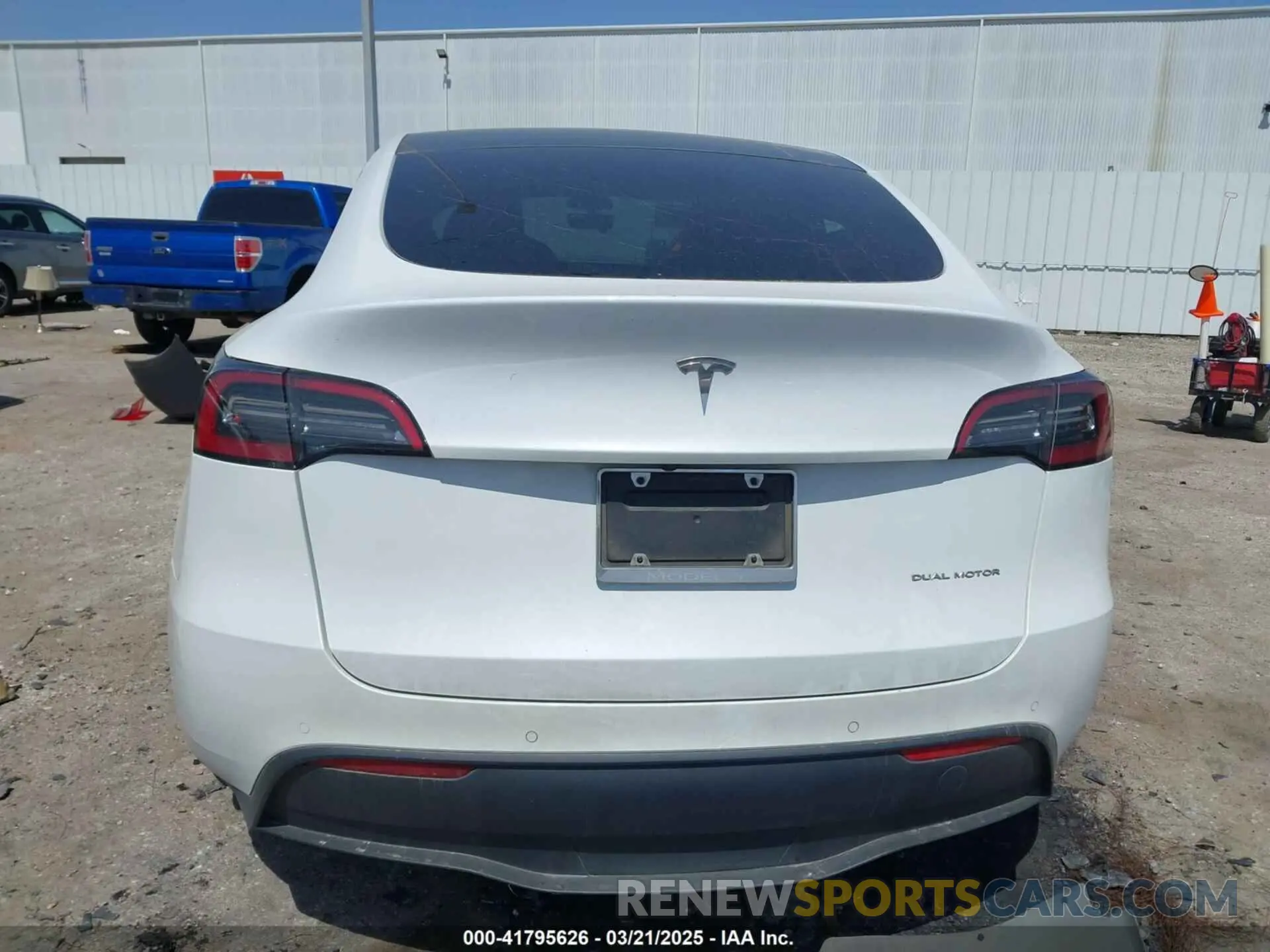 17 Фотография поврежденного автомобиля 5YJYGAEE8MF187987 TESLA MODEL Y 2021