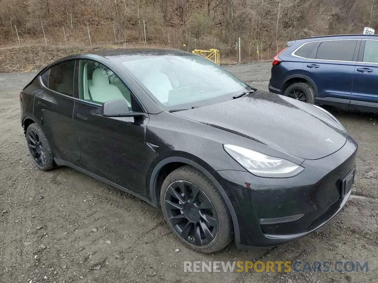 4 Photograph of a damaged car 5YJYGAEE8MF202293 TESLA MODEL Y 2021