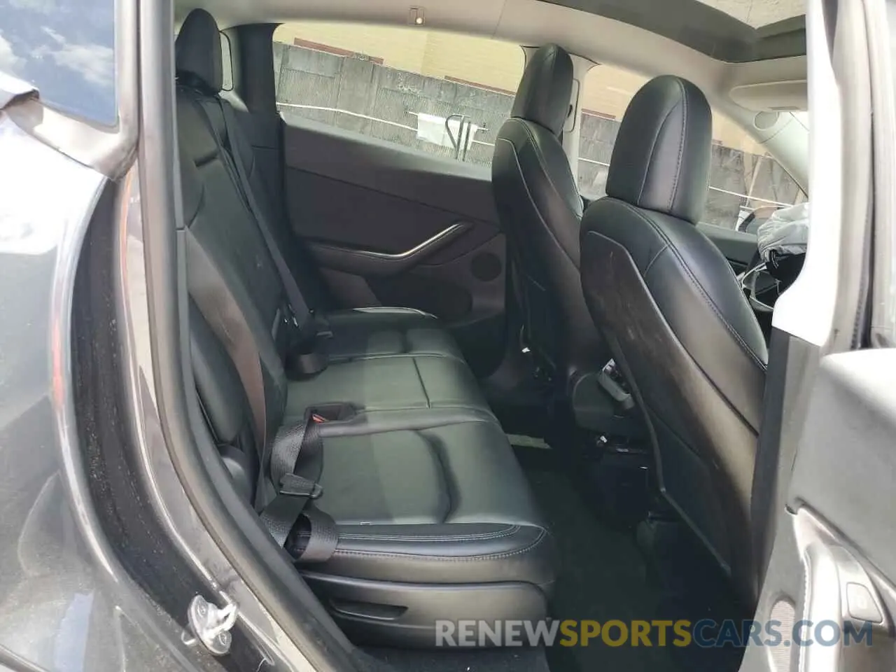 10 Photograph of a damaged car 5YJYGAEE8MF208854 TESLA MODEL Y 2021