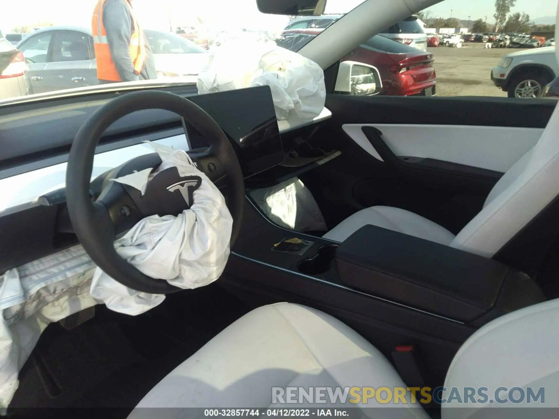5 Photograph of a damaged car 5YJYGAEE9MF113297 TESLA MODEL Y 2021