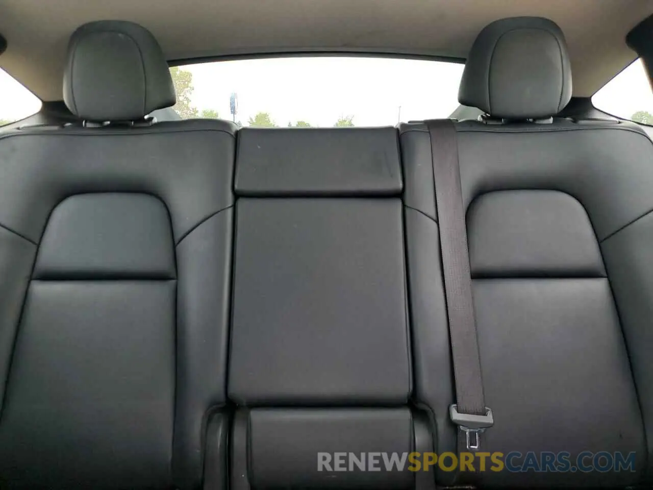 10 Photograph of a damaged car 5YJYGAEE9MF187688 TESLA MODEL Y 2021