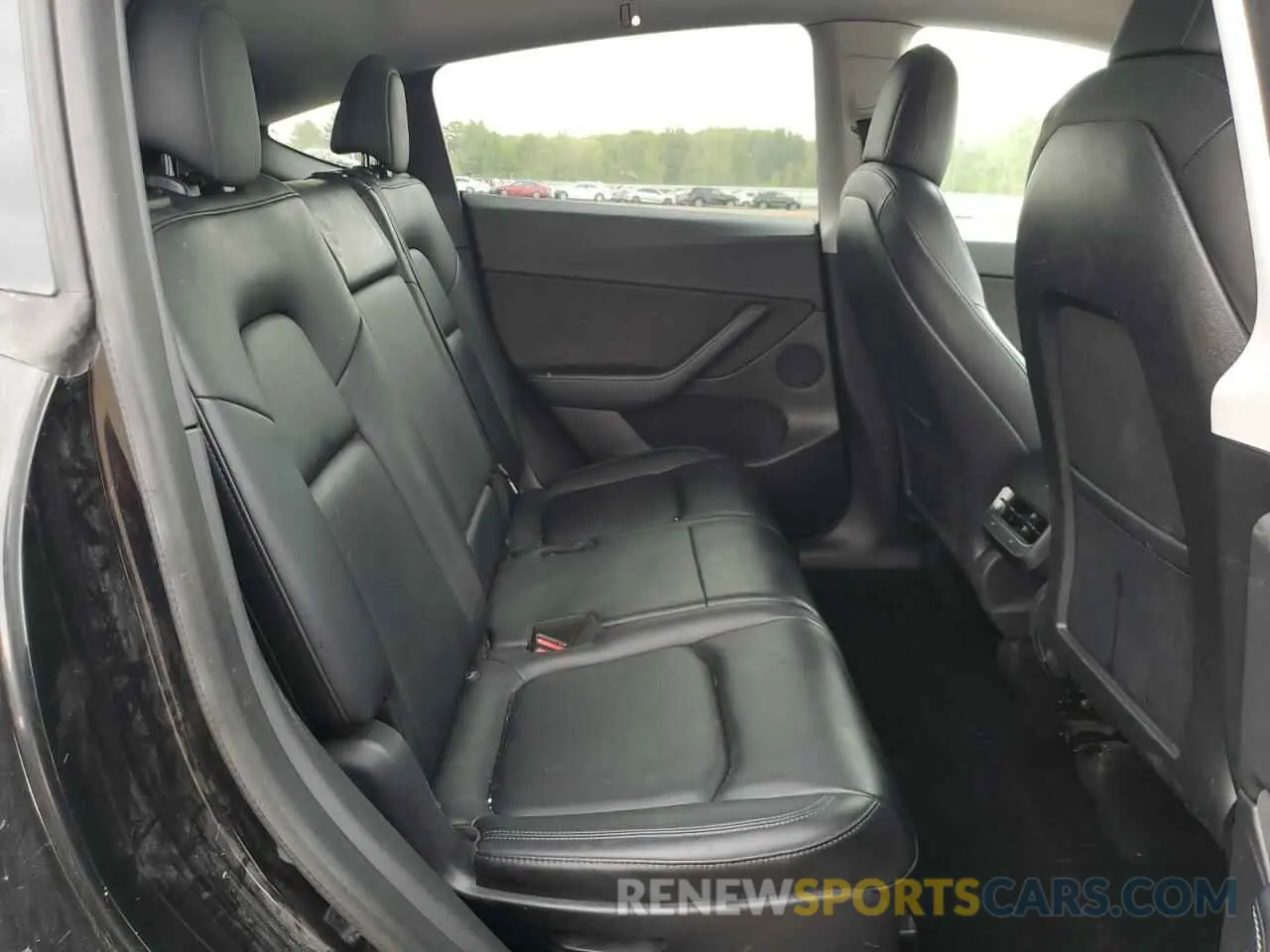 11 Photograph of a damaged car 5YJYGAEE9MF187688 TESLA MODEL Y 2021