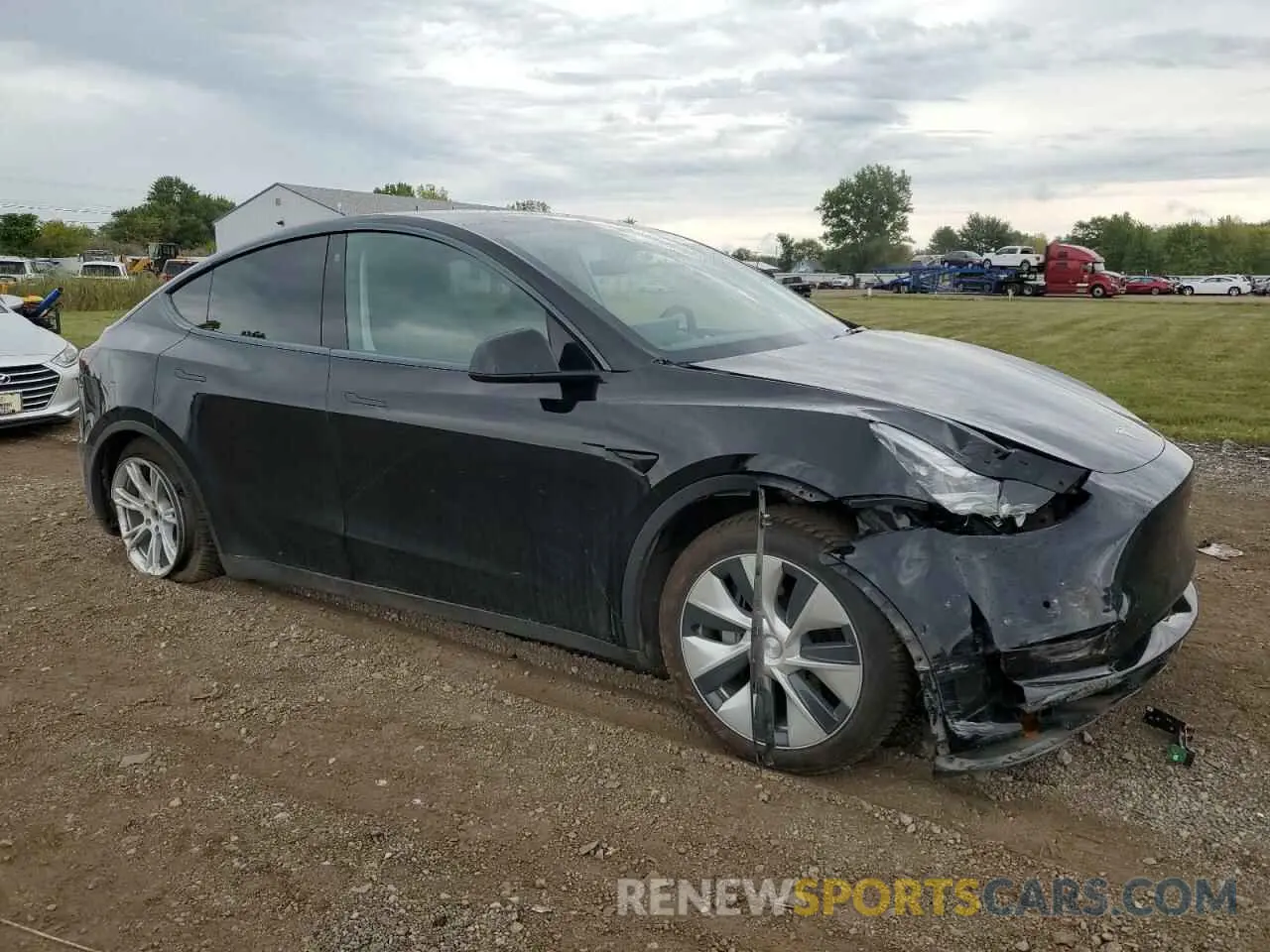 4 Photograph of a damaged car 5YJYGAEE9MF187688 TESLA MODEL Y 2021