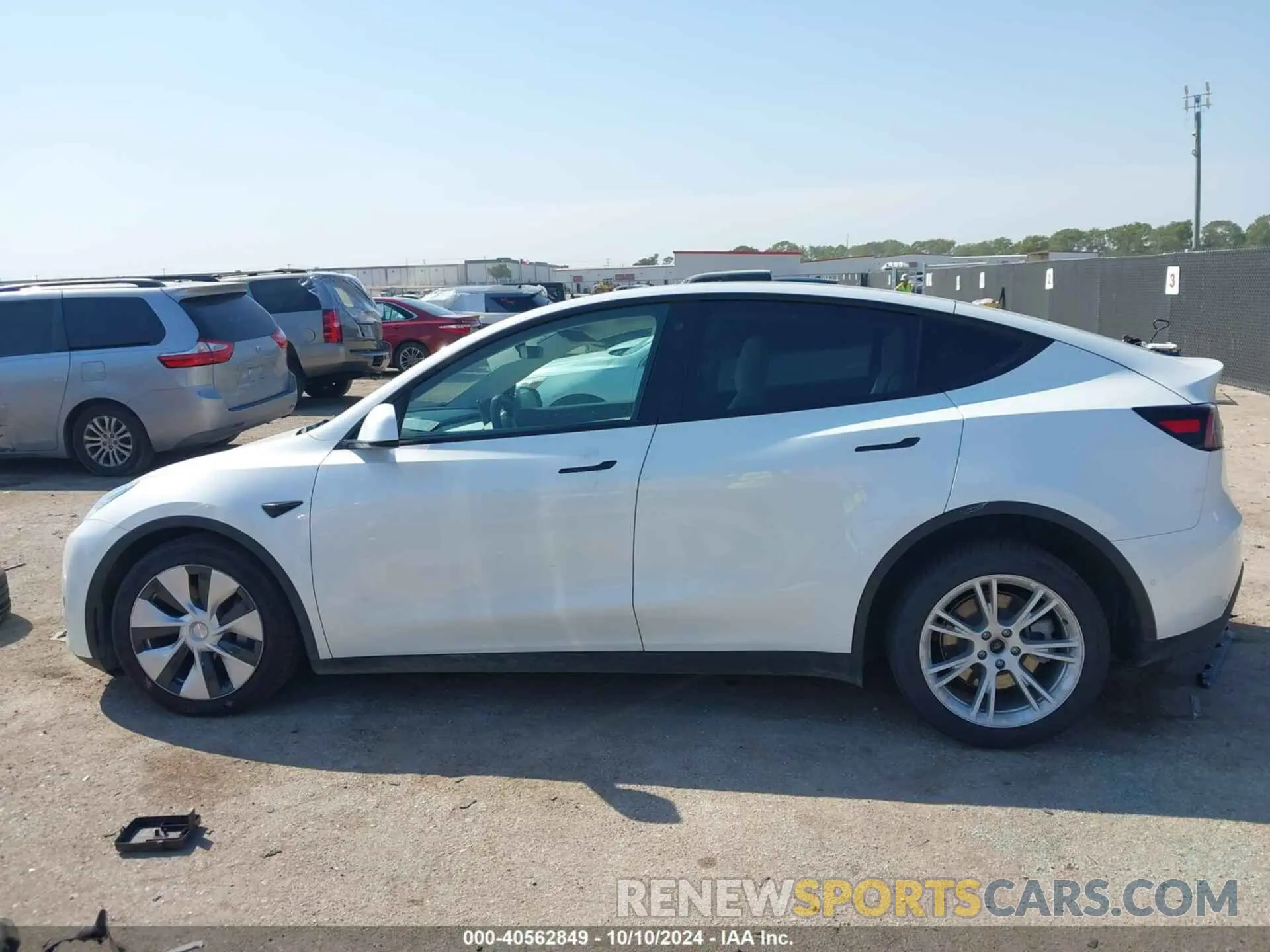 13 Фотография поврежденного автомобиля 5YJYGAEE9MF189909 TESLA MODEL Y 2021