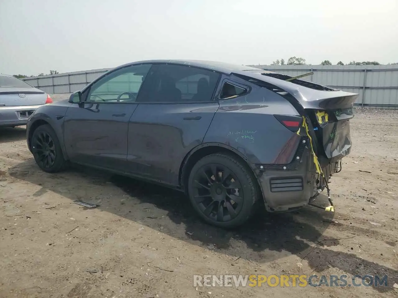 2 Фотография поврежденного автомобиля 5YJYGAEE9MF256444 TESLA MODEL Y 2021