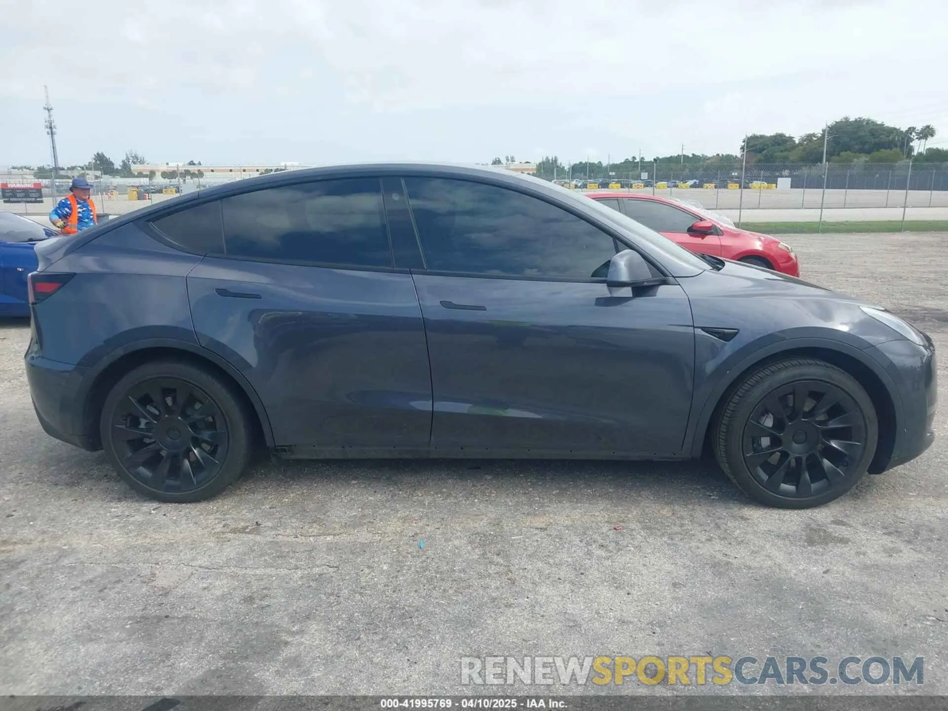 13 Фотография поврежденного автомобиля 5YJYGAEEXMF194066 TESLA MODEL Y 2021
