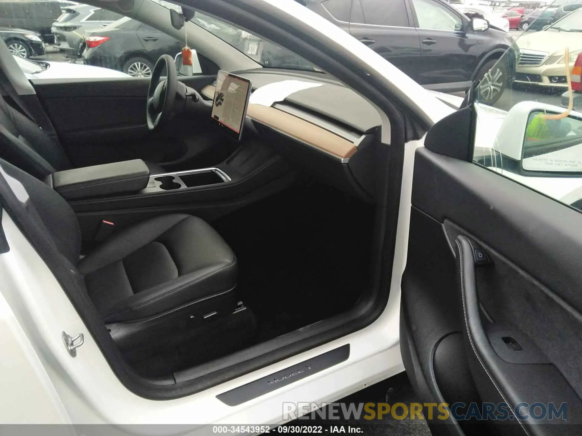 5 Photograph of a damaged car 5YJYGDED0MF192867 TESLA MODEL Y 2021