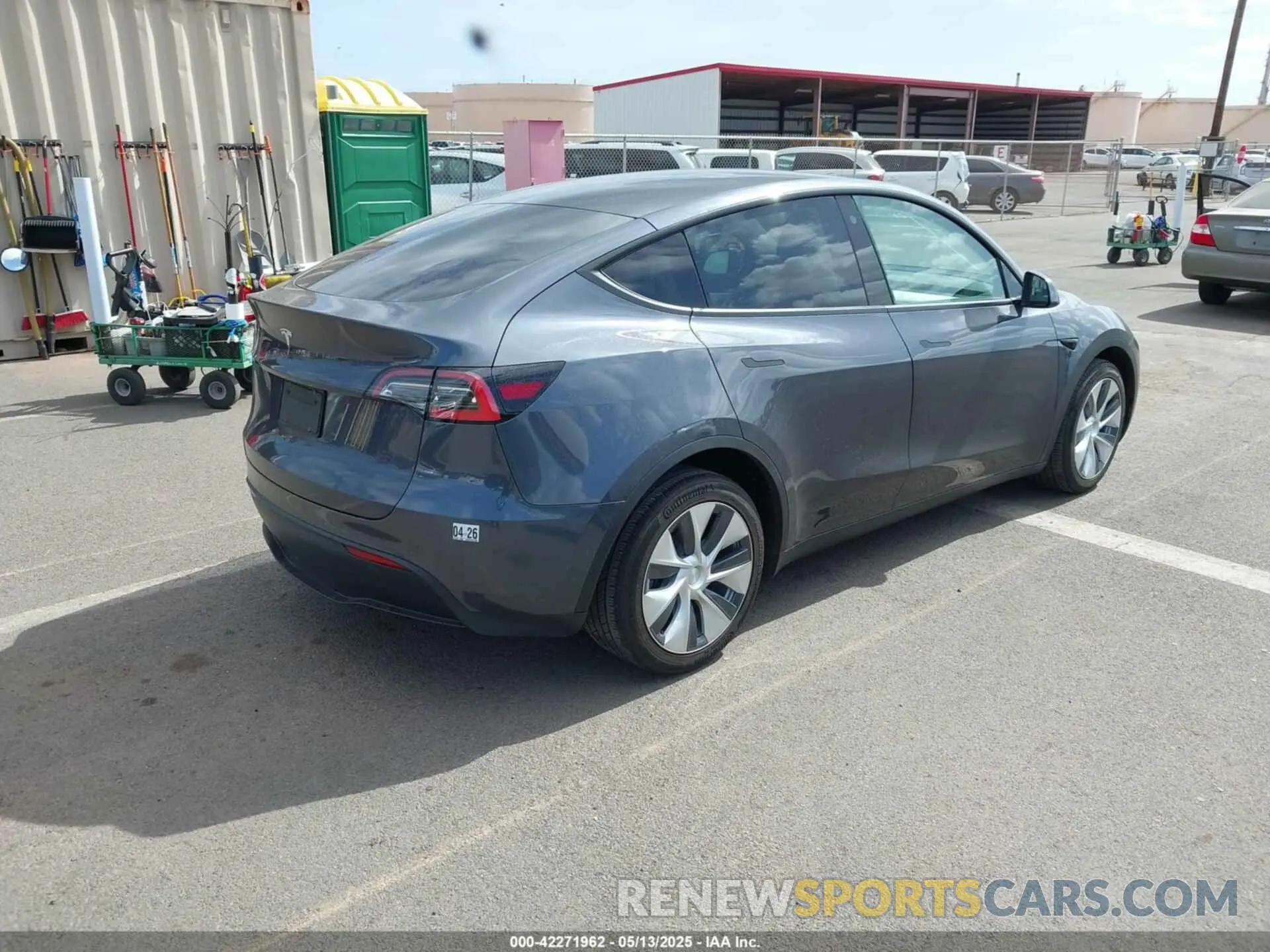 4 Photograph of a damaged car 5YJYGDED1MF113898 TESLA MODEL Y 2021