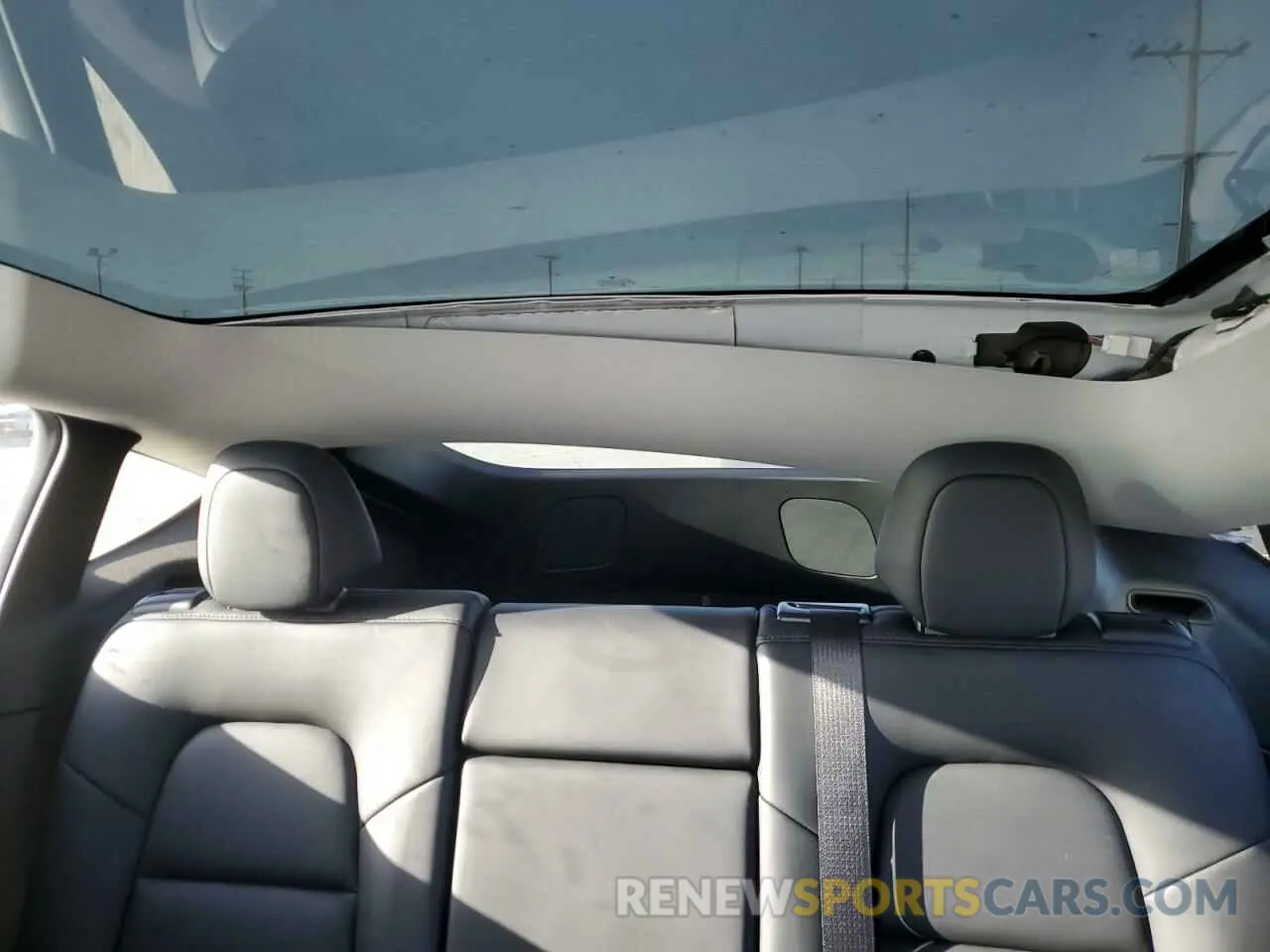 10 Photograph of a damaged car 5YJYGDED2MF109469 TESLA MODEL Y 2021
