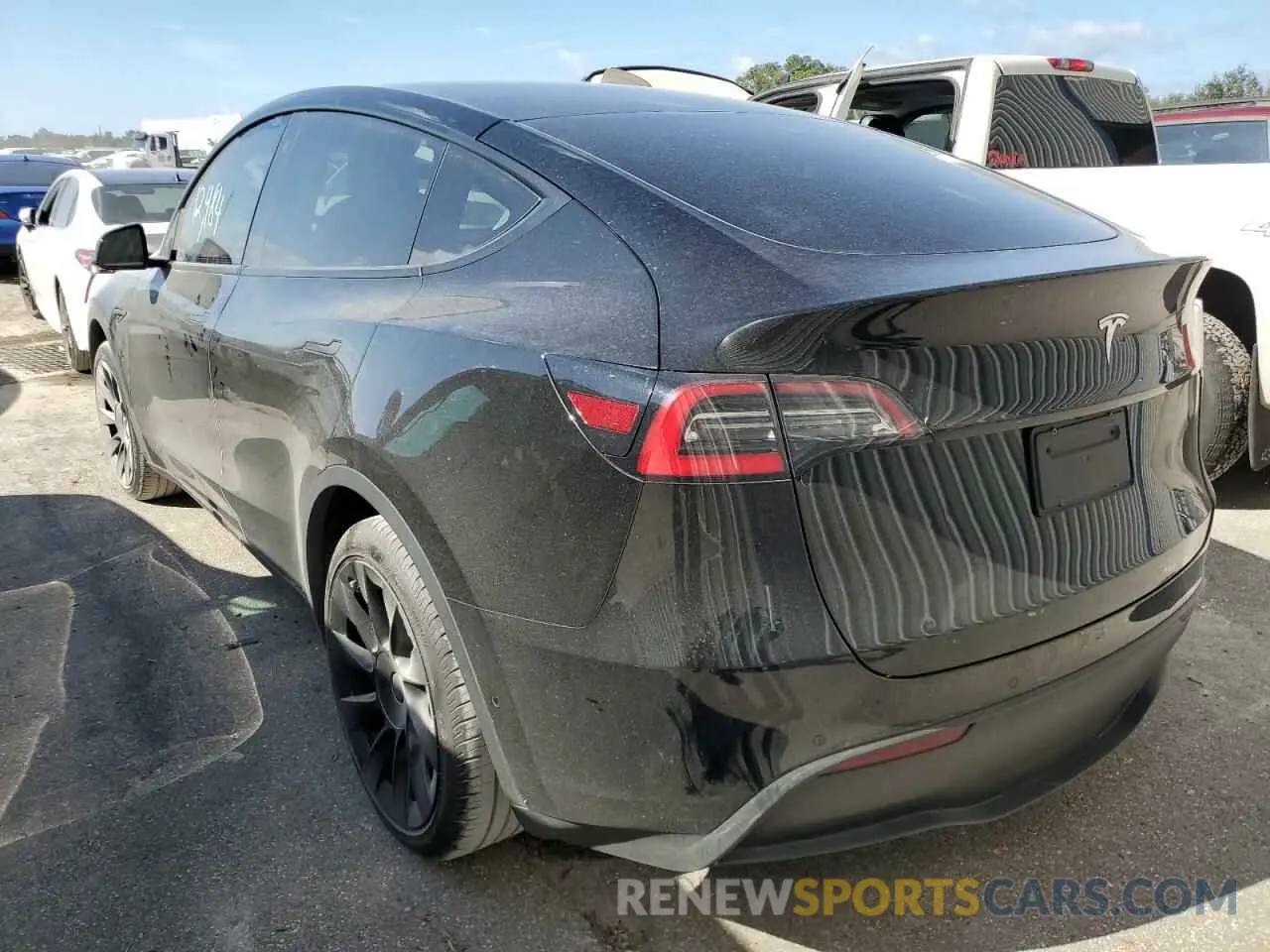 3 Photograph of a damaged car 5YJYGDED2MF121024 TESLA MODEL Y 2021